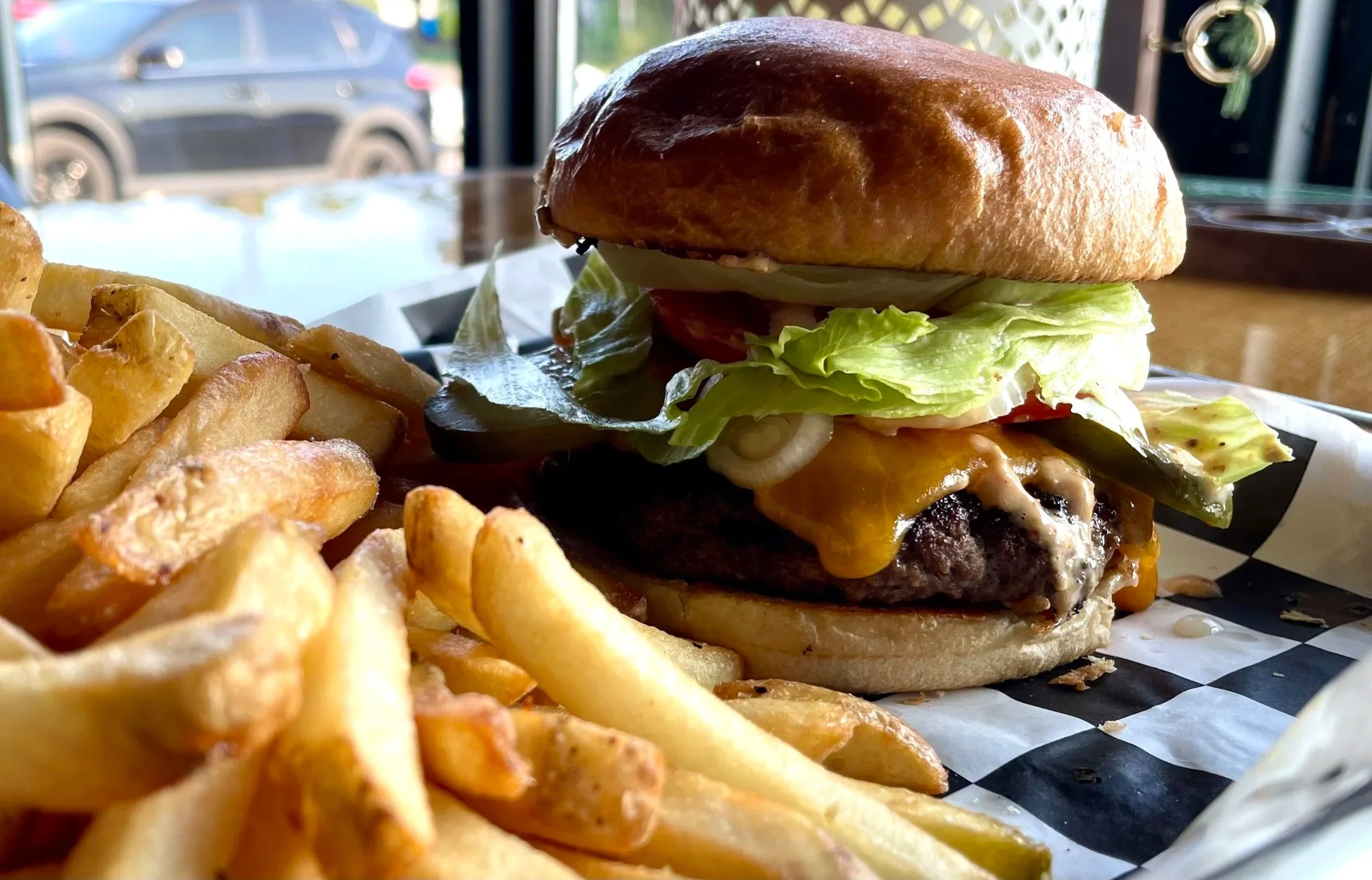 lakeside bar and grill: Smash burger, crispy fries