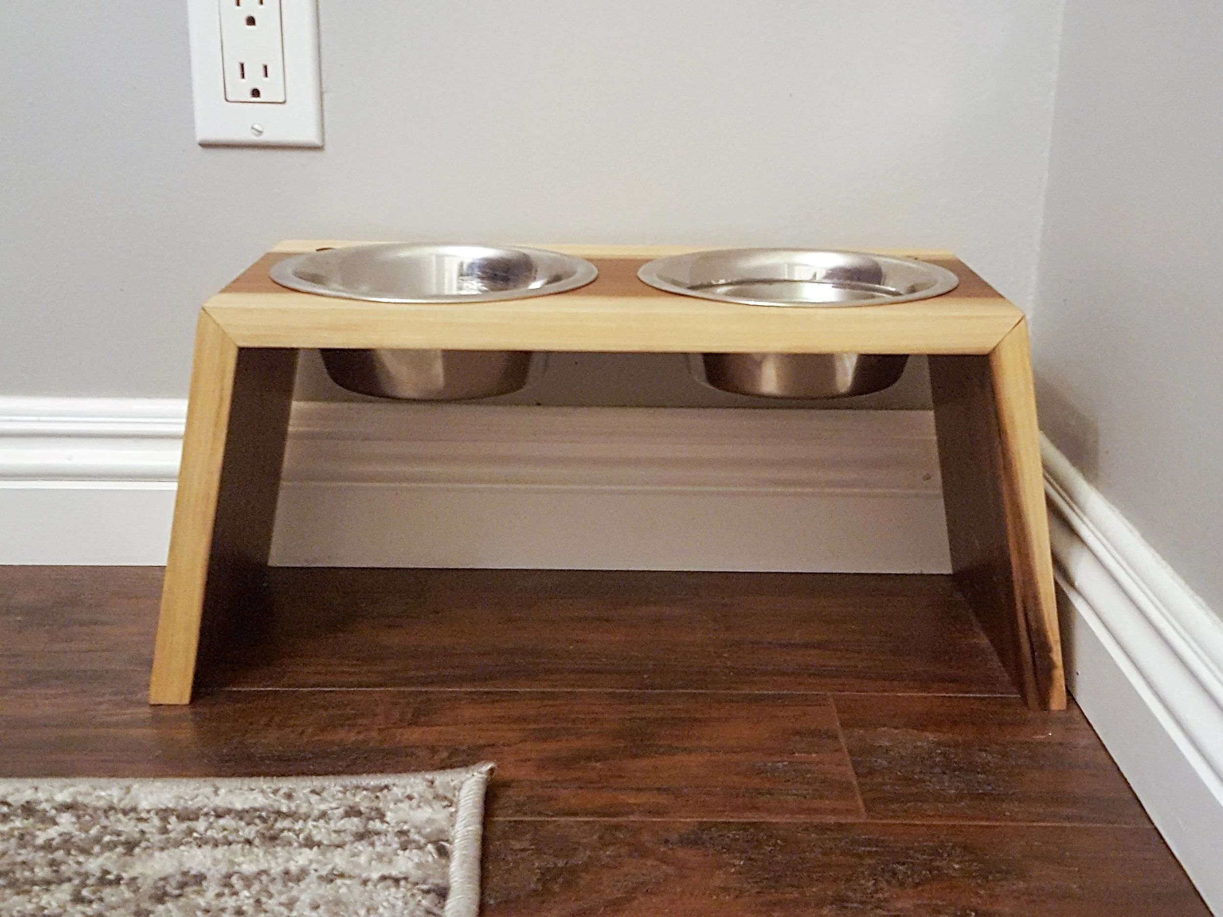 dog-bowl-holder-20170305_180902.jpg