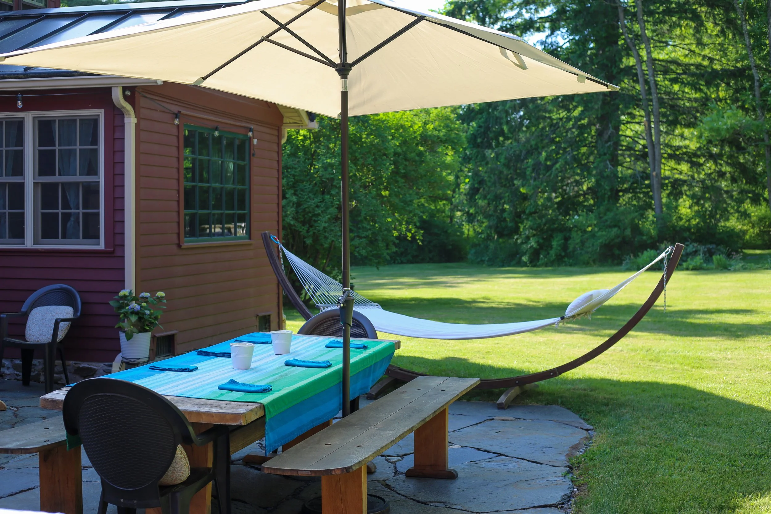 BACK YARD TABLE SET BLUE 4J0B2728.jpg