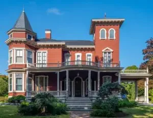 Exploring the Haunts of Stephen King: A Tour of Maine's Spooky Sites