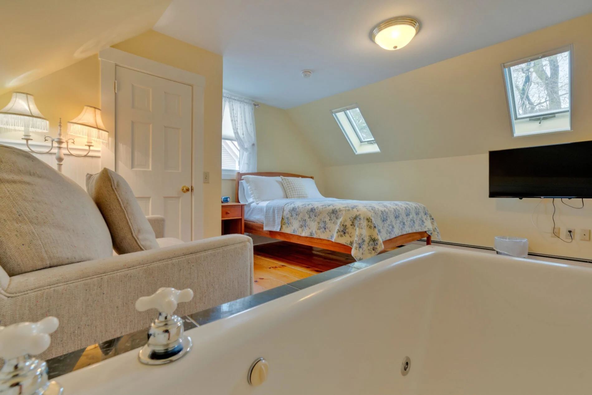 Yellow Room Jetted Tub James Place Inn.jpg