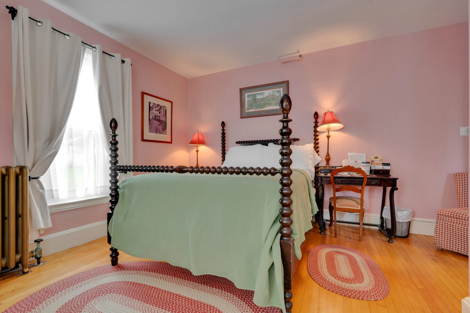 Four Poster Bed Rose Room James Place Inn.jpg