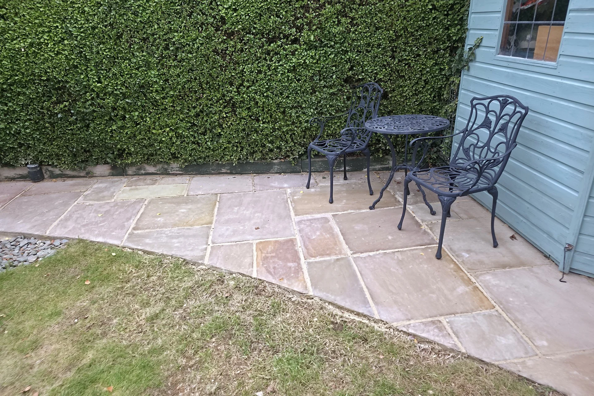 04-patio-seating-area-summerhouse-loose.jpg