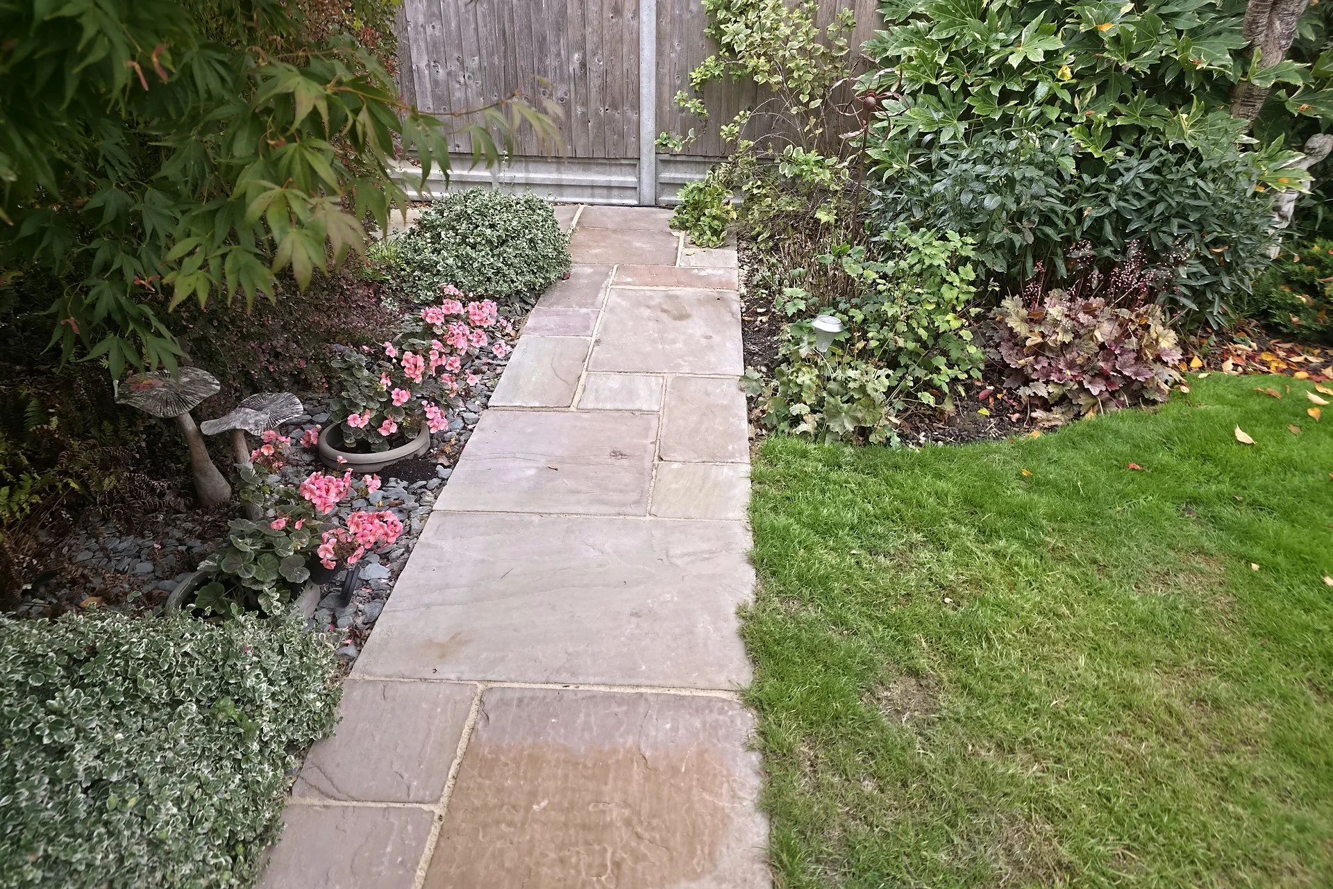 03-sandstone-garden-path-loose-maidstone.jpg