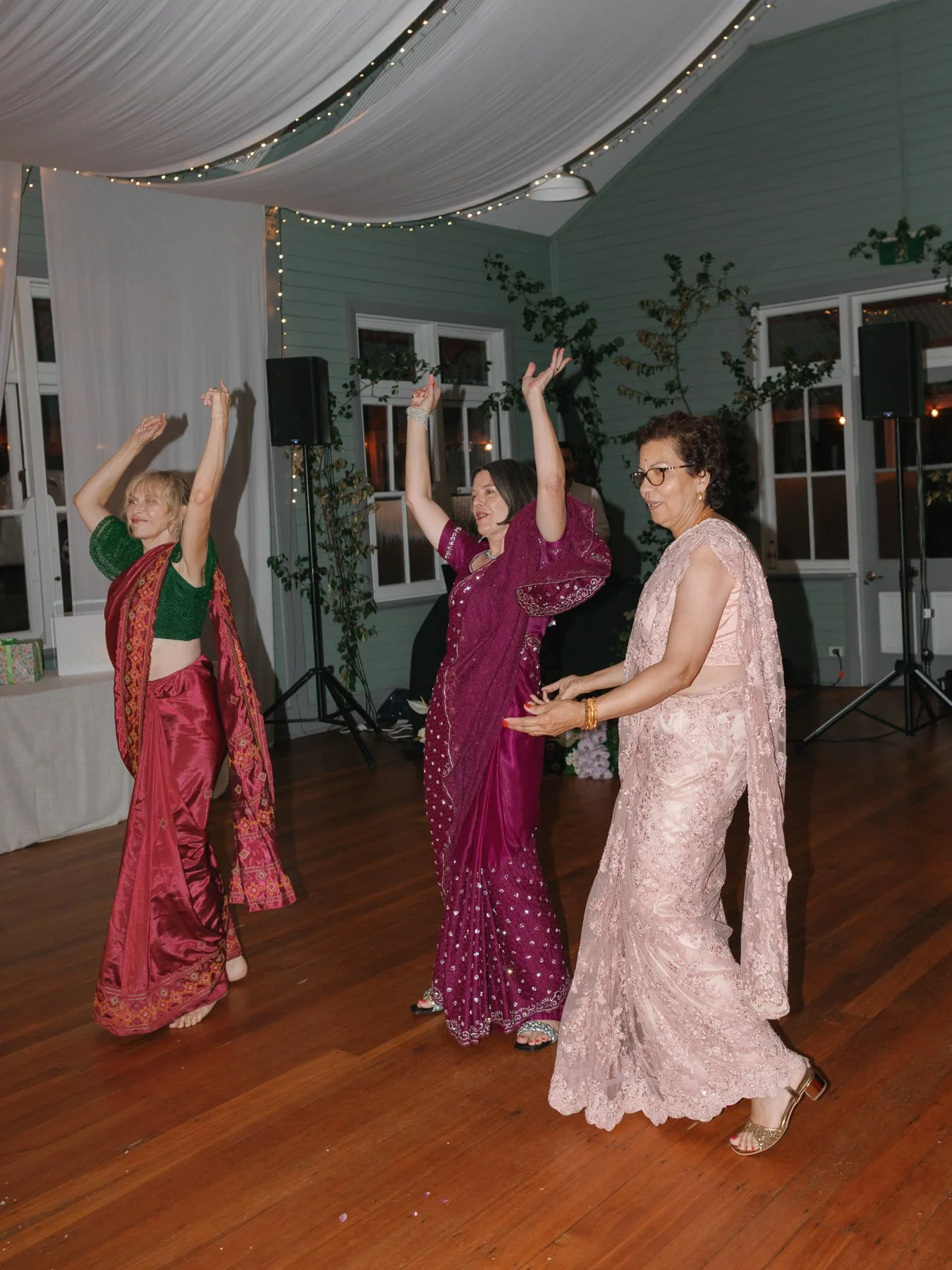 q-station-wedding-manly-robert-meredith-036.jpg