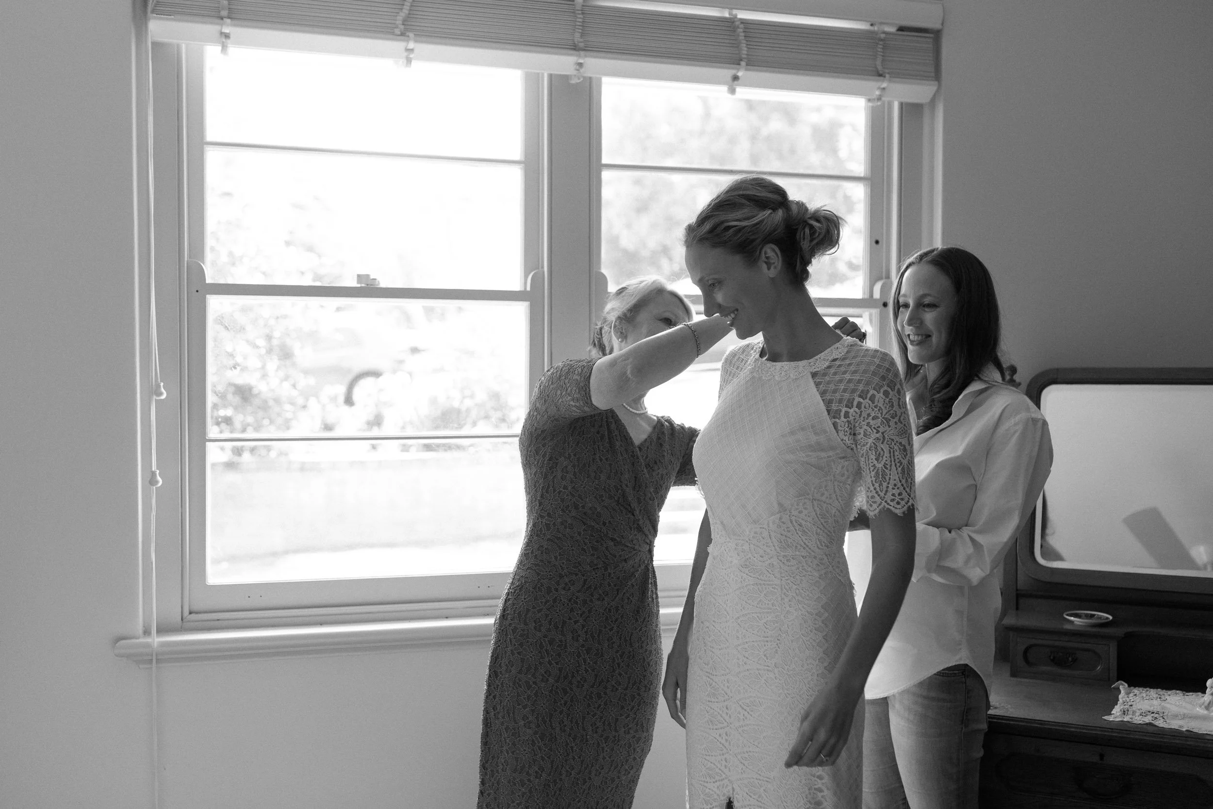 tamarama-slsc-wedding-robert-meredith-025.jpg