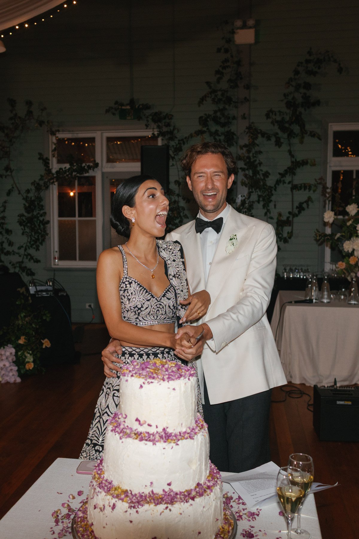 q-station-wedding-manly-robert-meredith-025.jpg