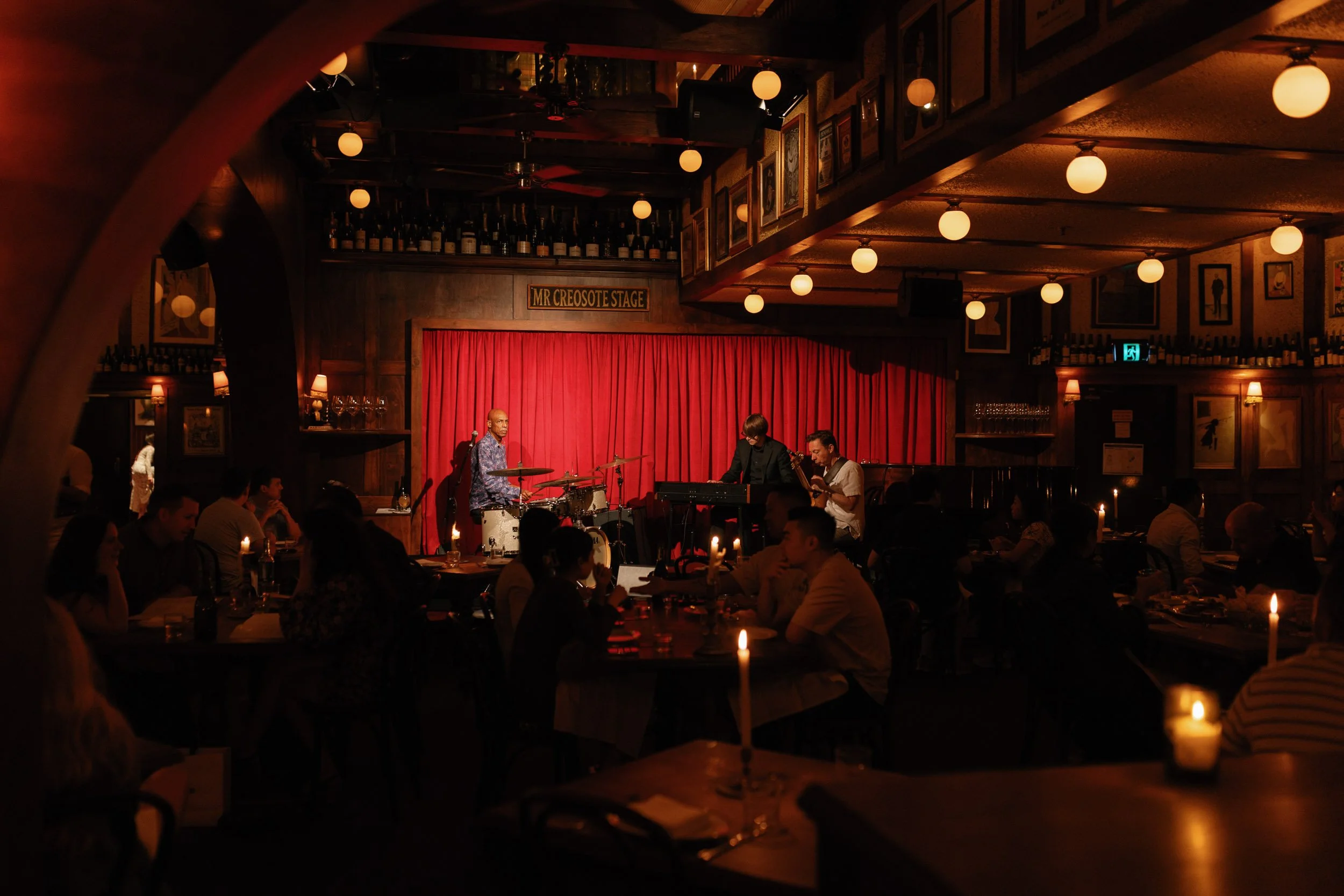 restaurant-hubert-wedding-robert-meredith-093.jpg
