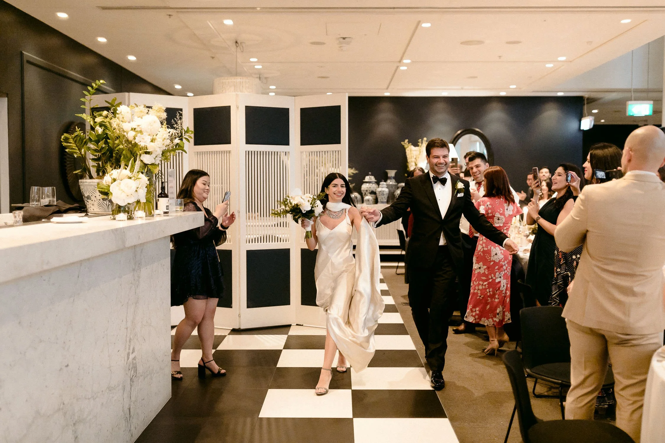the-ivy-sydney-wedding-robert-meredith-0111.jpg