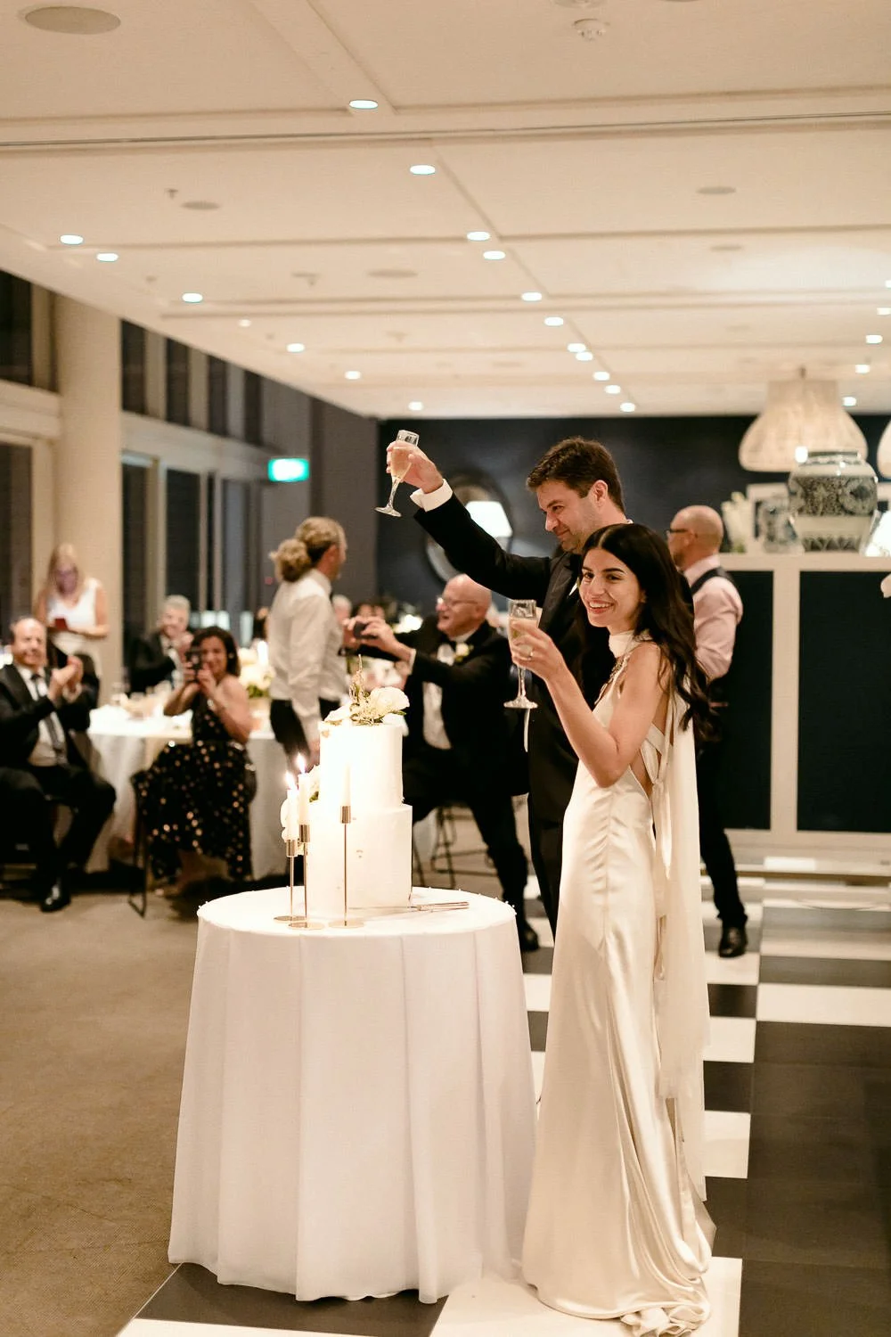 the-ivy-sydney-wedding-robert-meredith-0136.jpg