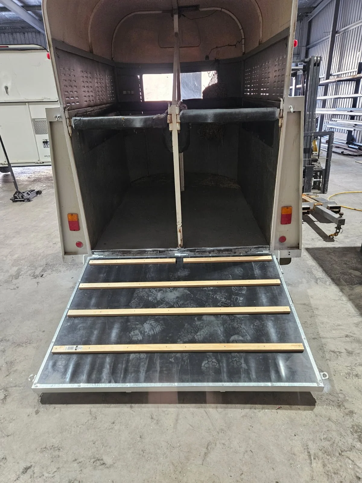 Balamara float tail gate modification