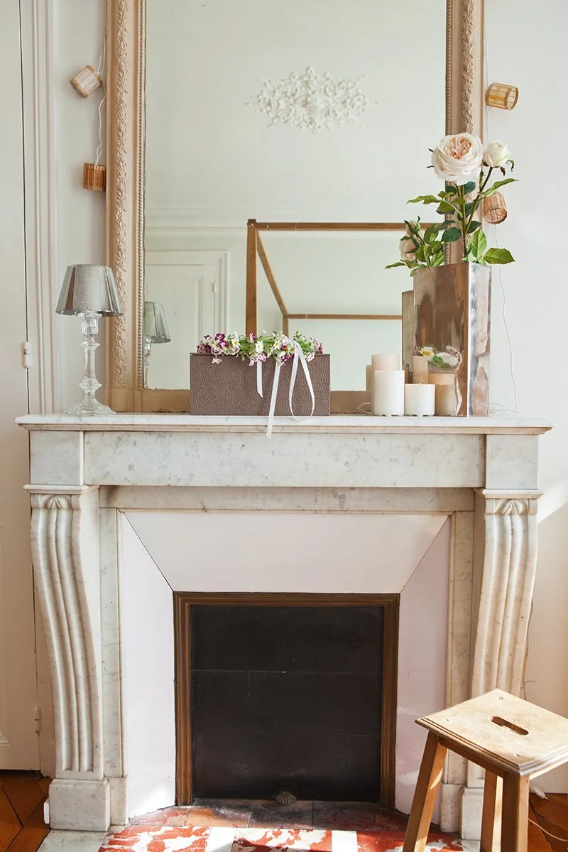 architecte-interieur-paris-cheminee-marbre-miroir-dore-canal-saint-martin.jpg
