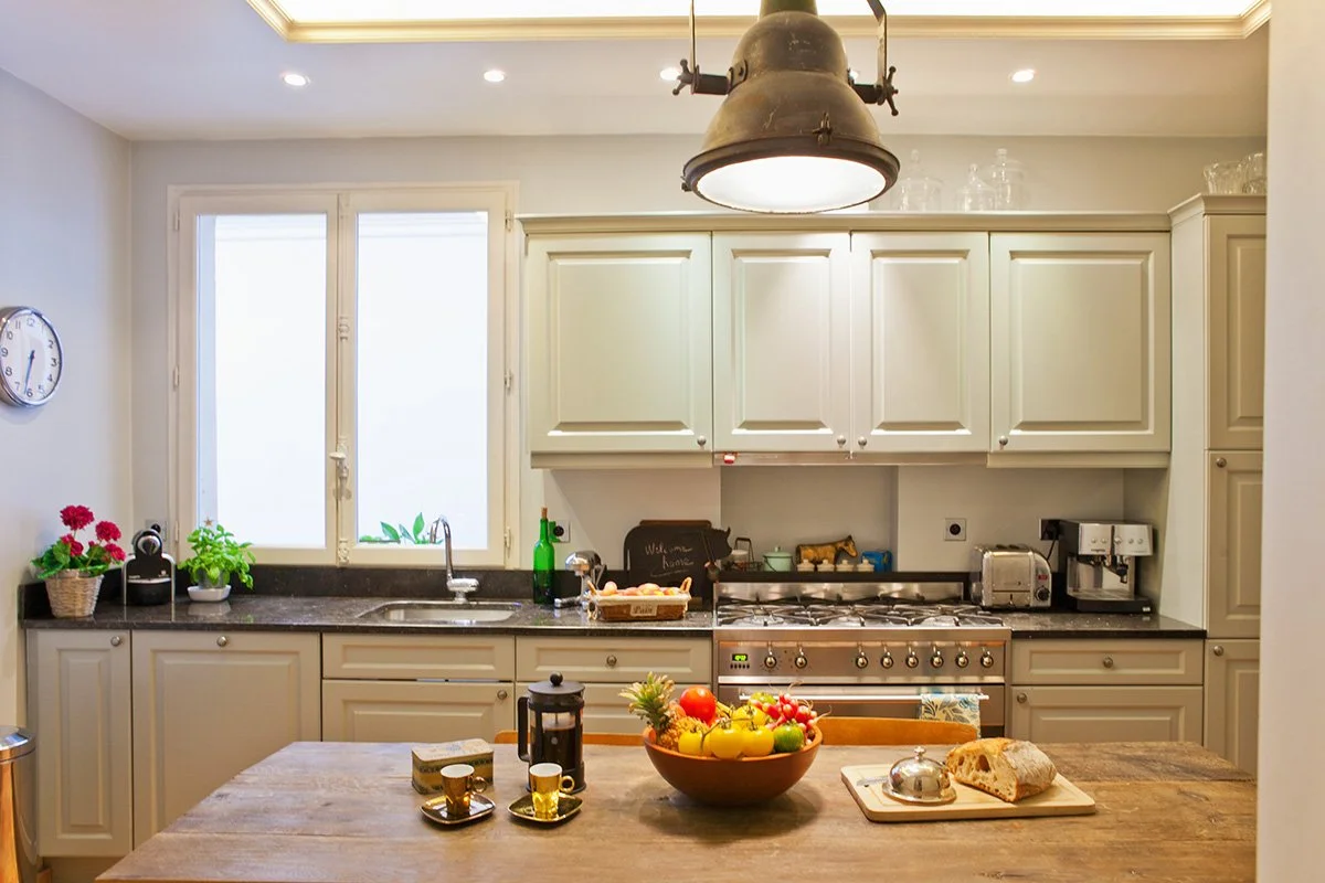 architecte-interieur-paris-cuisine-equipee-piano-cuisson-canal-saint-martin.jpg