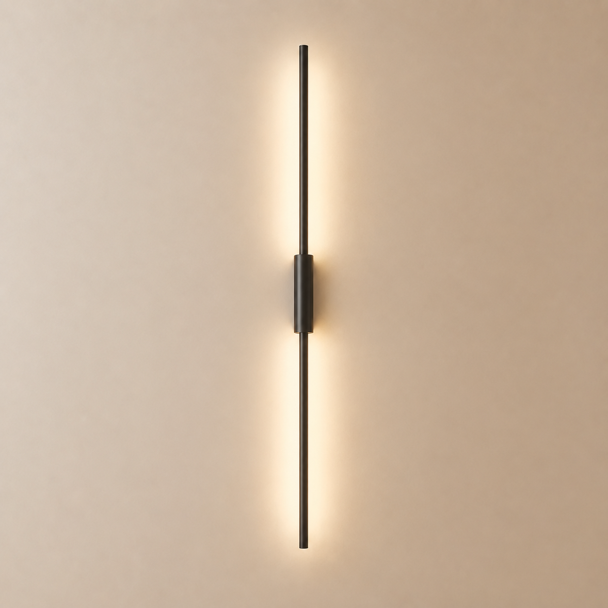 Schwarze Wandleuchte mit warmem Licht