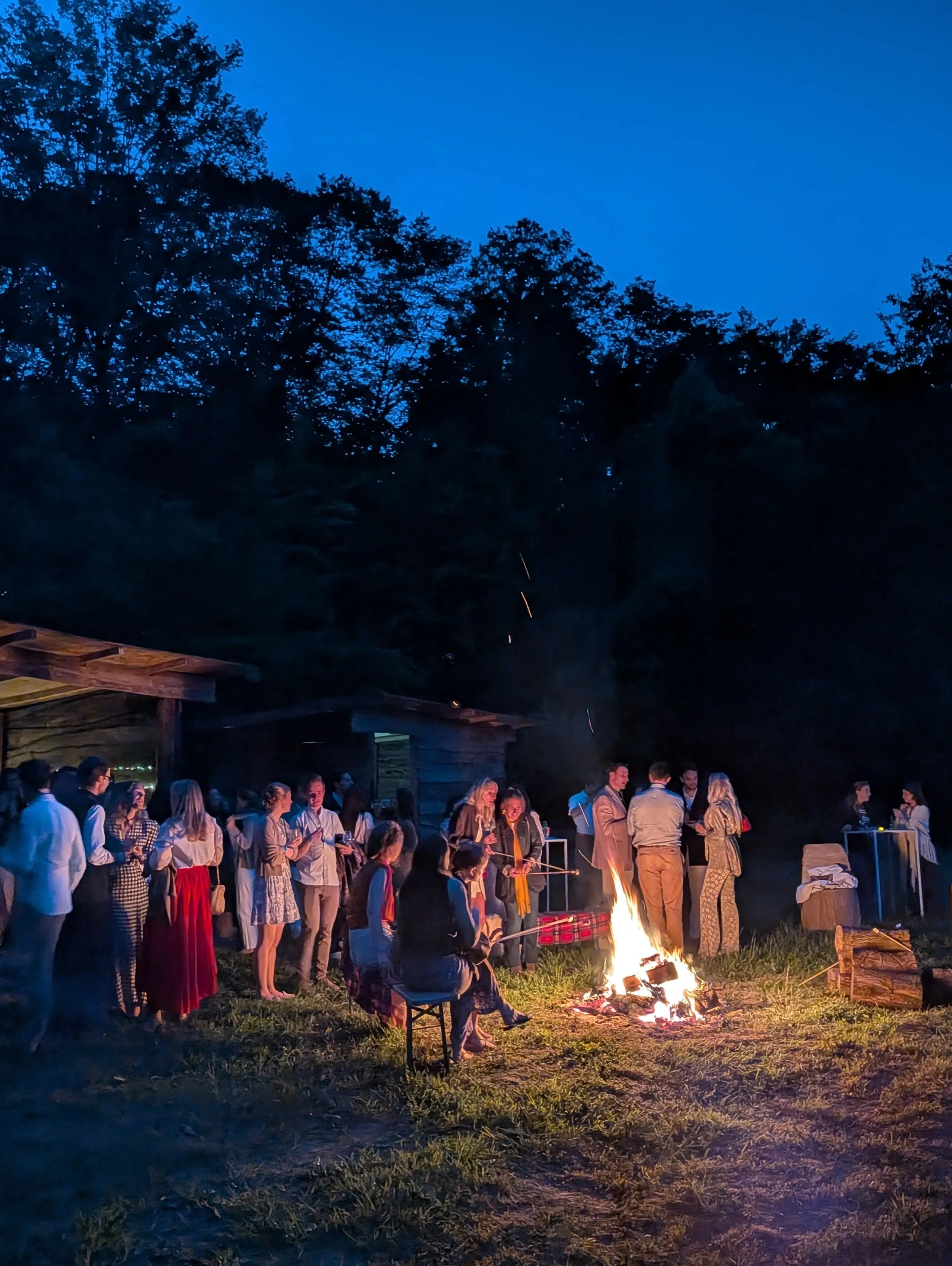 Bonfire Dinner 🔥

Chantilly Weekend
by @vali.experiences