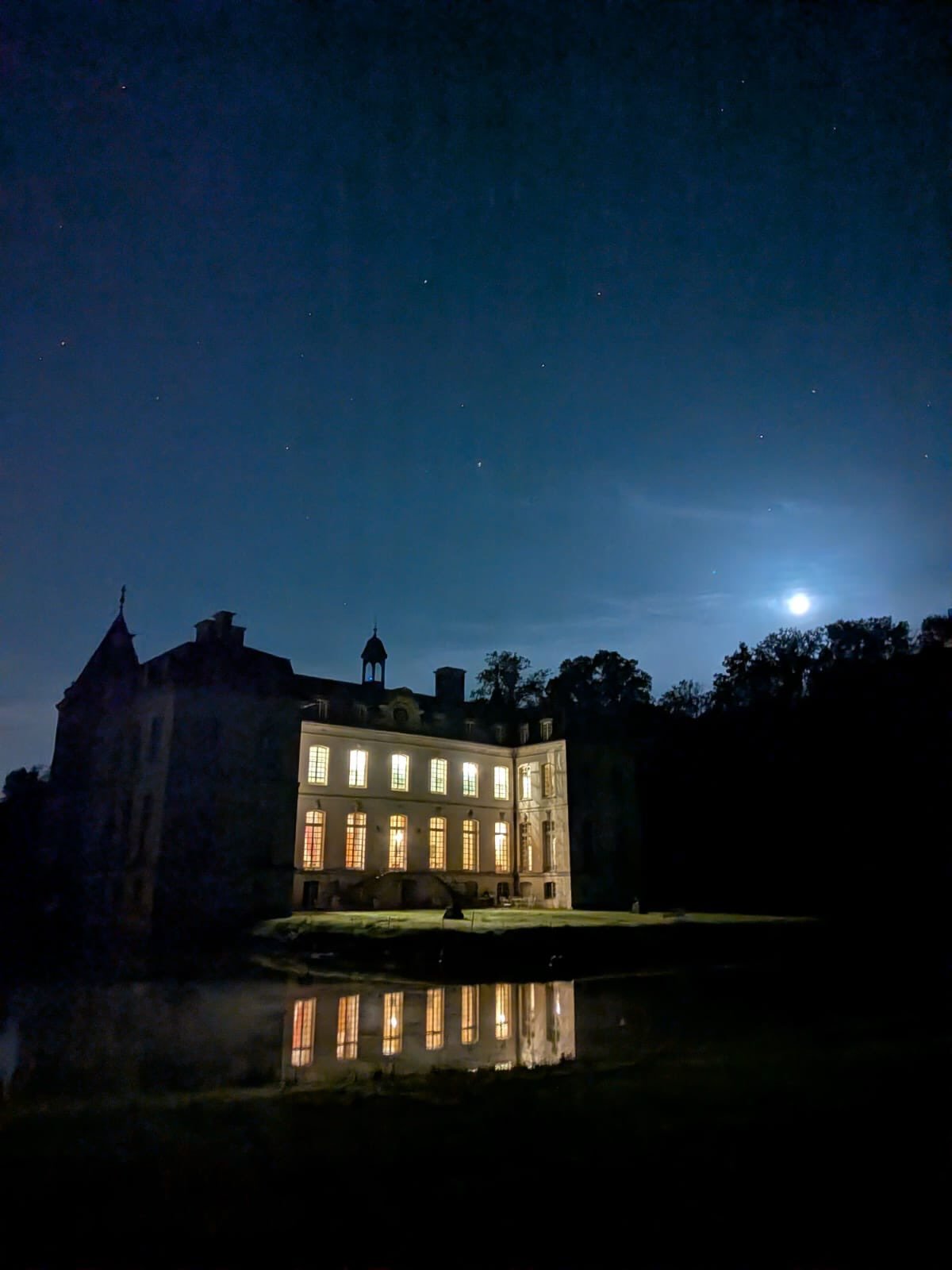 Nights like these ✨

Chantilly Weekend
by @vali.experiences