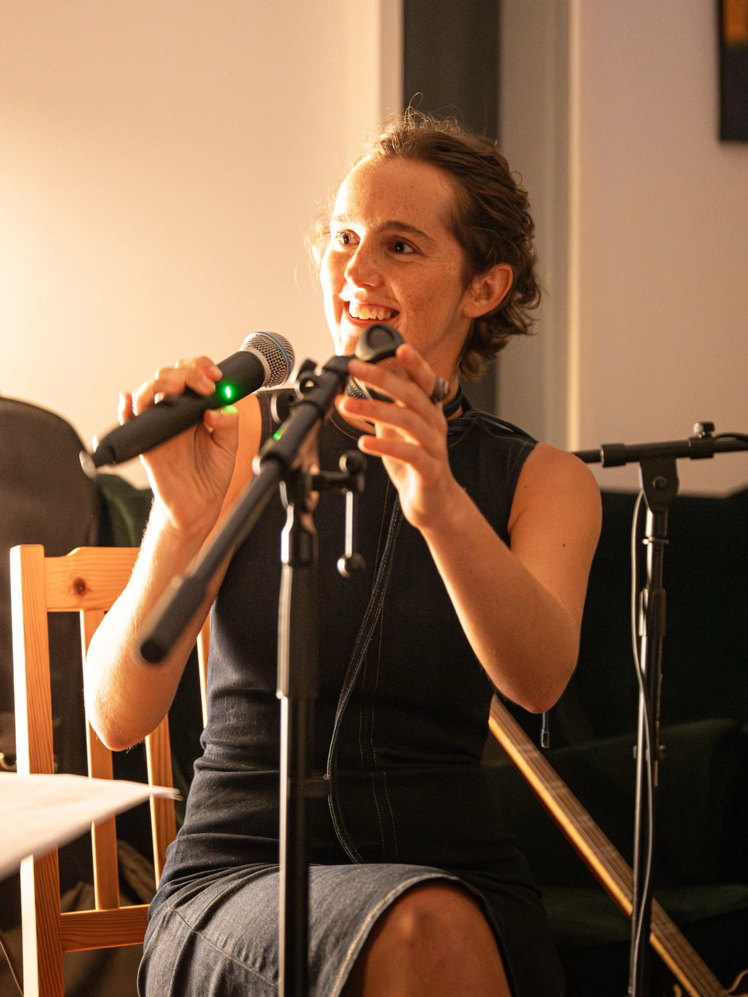 When the living room becomes a stage

🎤 @izzynu
🎹 @michielvanackerr
🎸@nathanbruel

📸 @with.damien

Intimate Music Session
by @vali.experiences