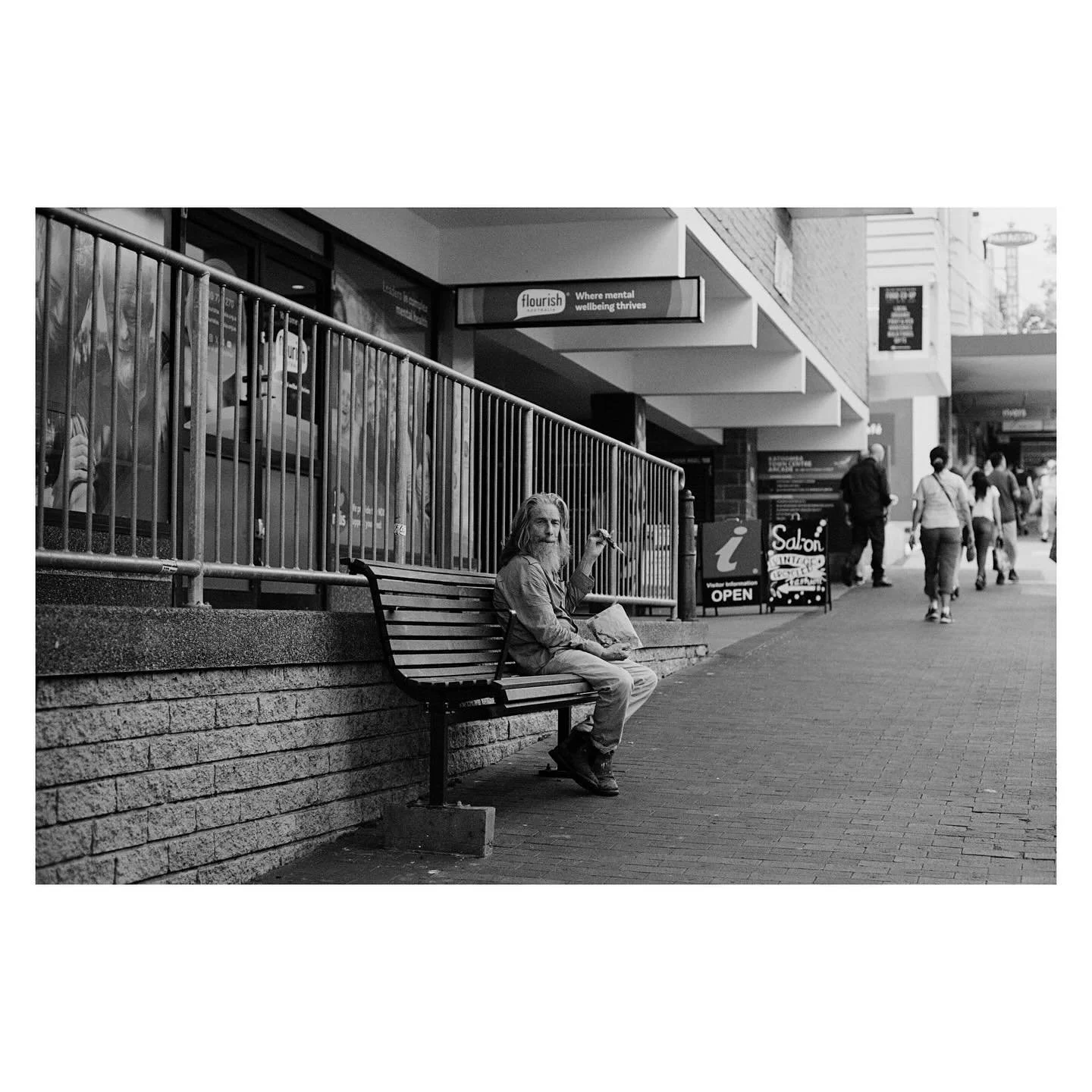 Some more shots from the rolls I gotta back the other week. Desperately need to find things to post while awaiting the return of the F-1n, or just shoot some digital.
.
.
.
Pentax SP500
Ilford XP2 Super 400
Film developed by @ikigaifilmlab 
.
.
.
#fi