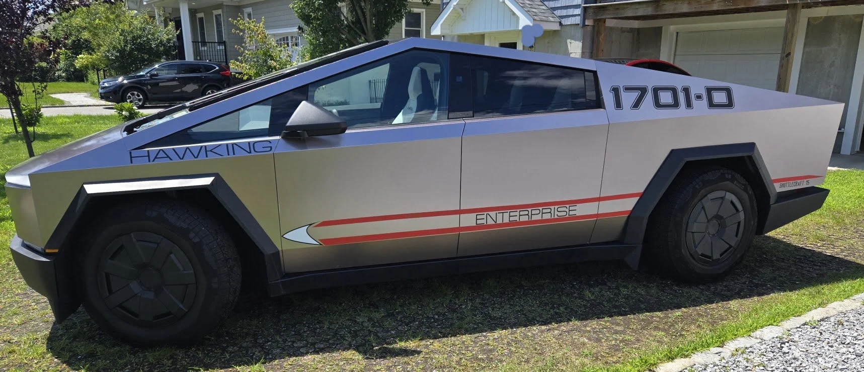 Custom vehicle vinyl lettering and graphics