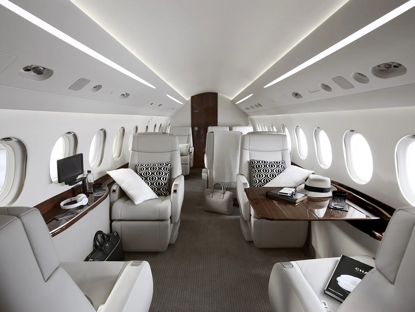 160_Falcon2000S_2018USB55_HD 2.jpg