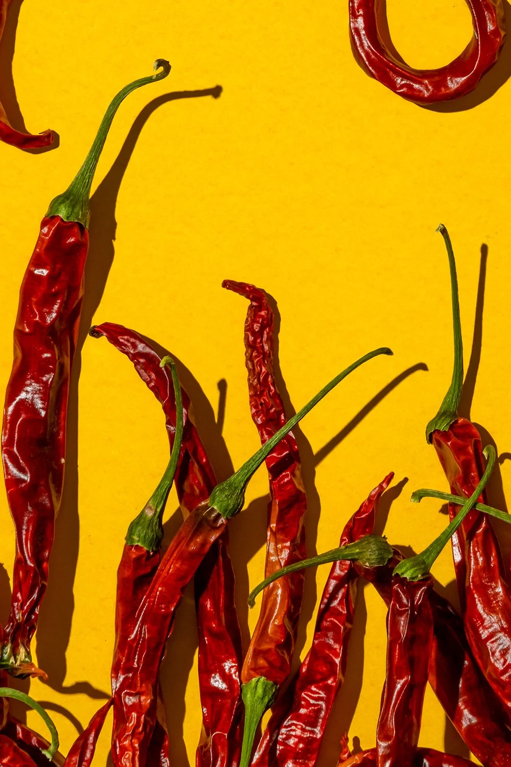 Dried chilli peppers zoomed in.jpg