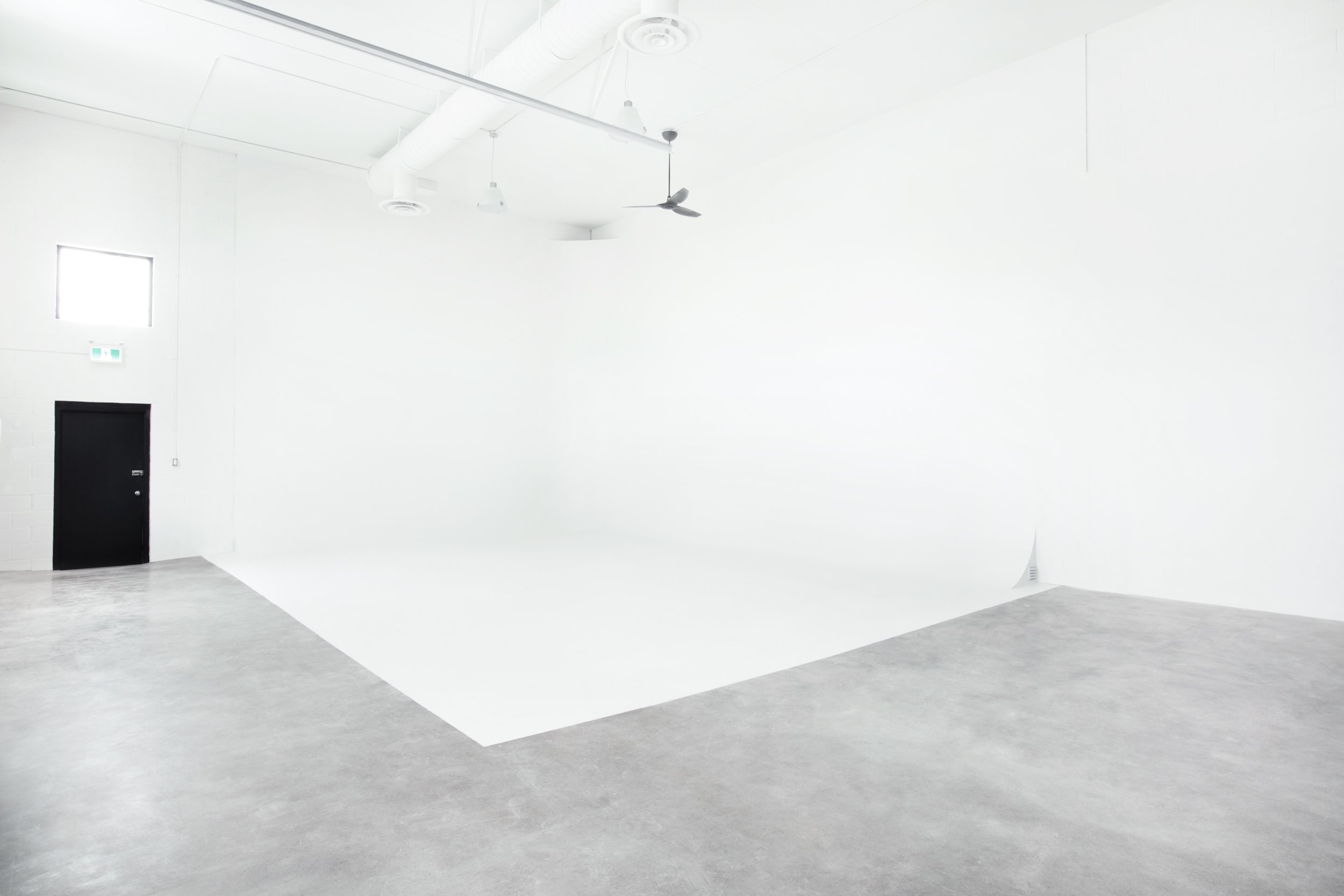 Studio D offers a 28 ft x 19 ft seamless white cyclorama and 20 ft ceiling height