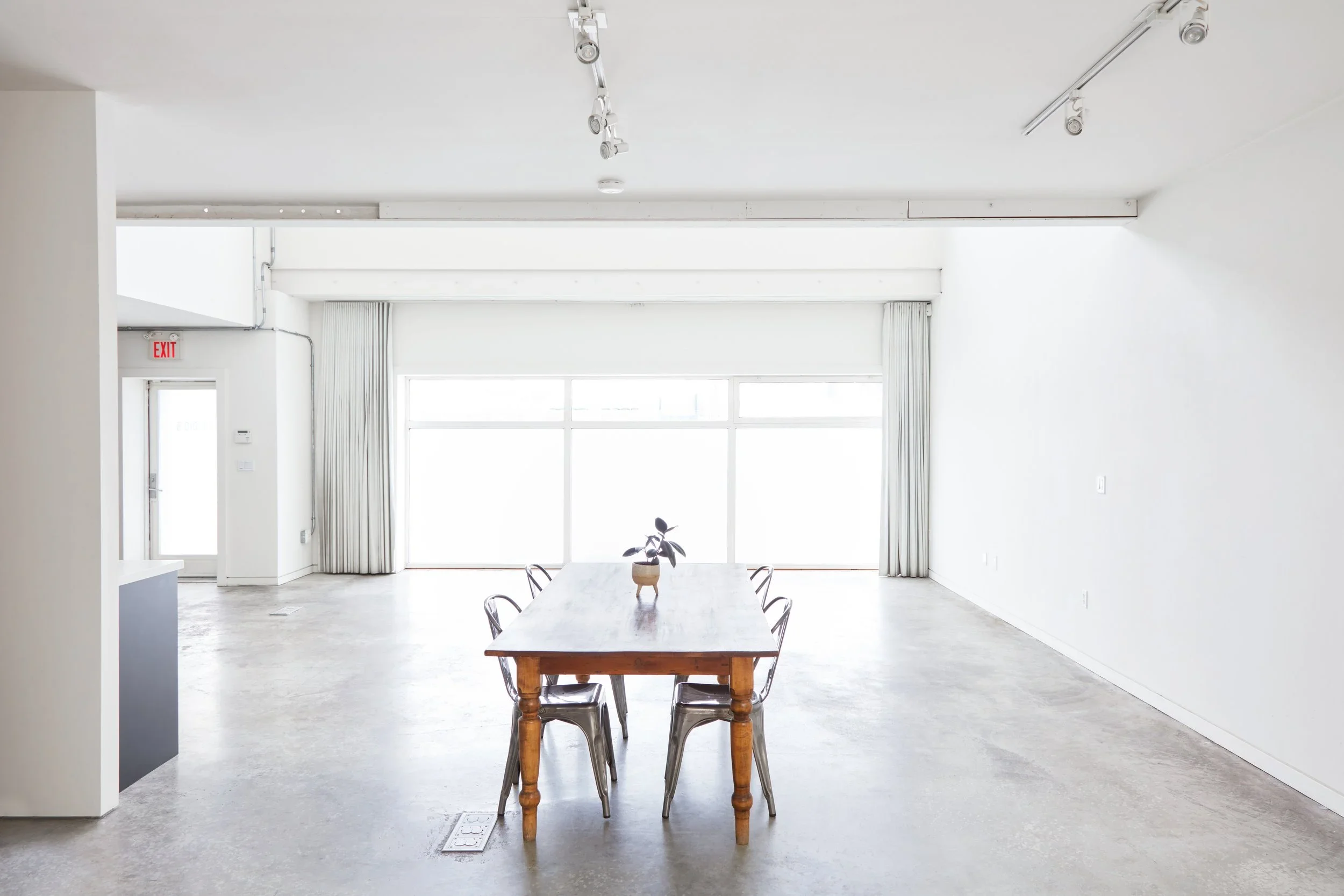 ALBUM+STUDIO+B0034)Shot_04.webp