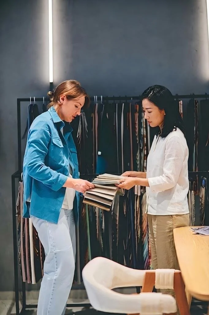 Novweave specialist providing customized linen fabric consultation and export service to an overseas wholesale client
