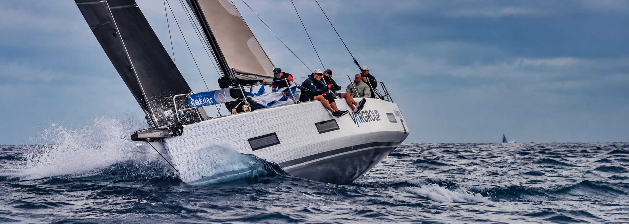 Regata d’altura tra onde e vento.png