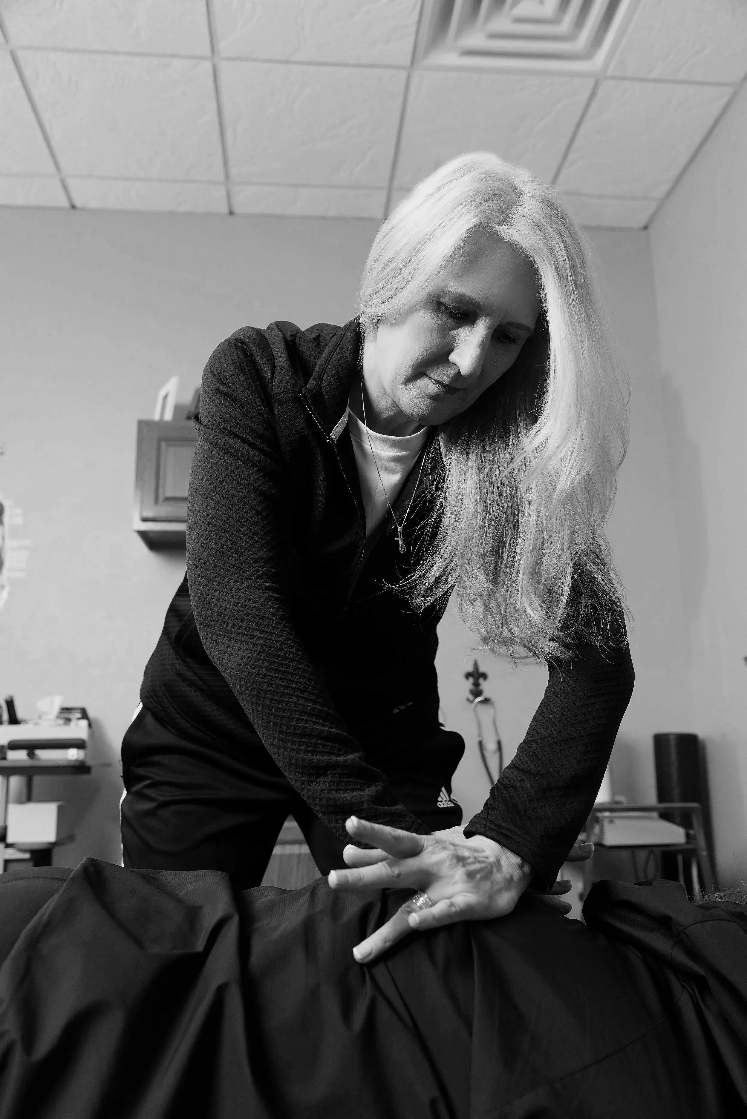 Dr. Kay Miller providing individualized chiropractic treatment to a patient at Miller Chiropractic.