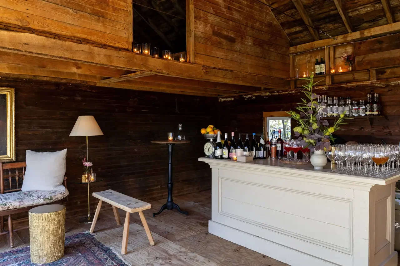 rivertown-wedding-venue-c-emma-tuccillo-35_51_2207680-174413658537608.webp