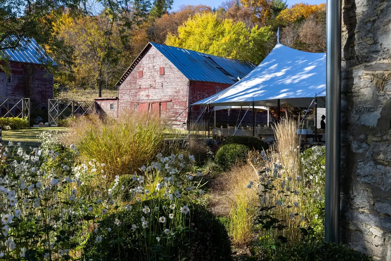 rivertown-wedding-venue-c-emma-tuccillo-20_51_2207680-174413658788432.webp
