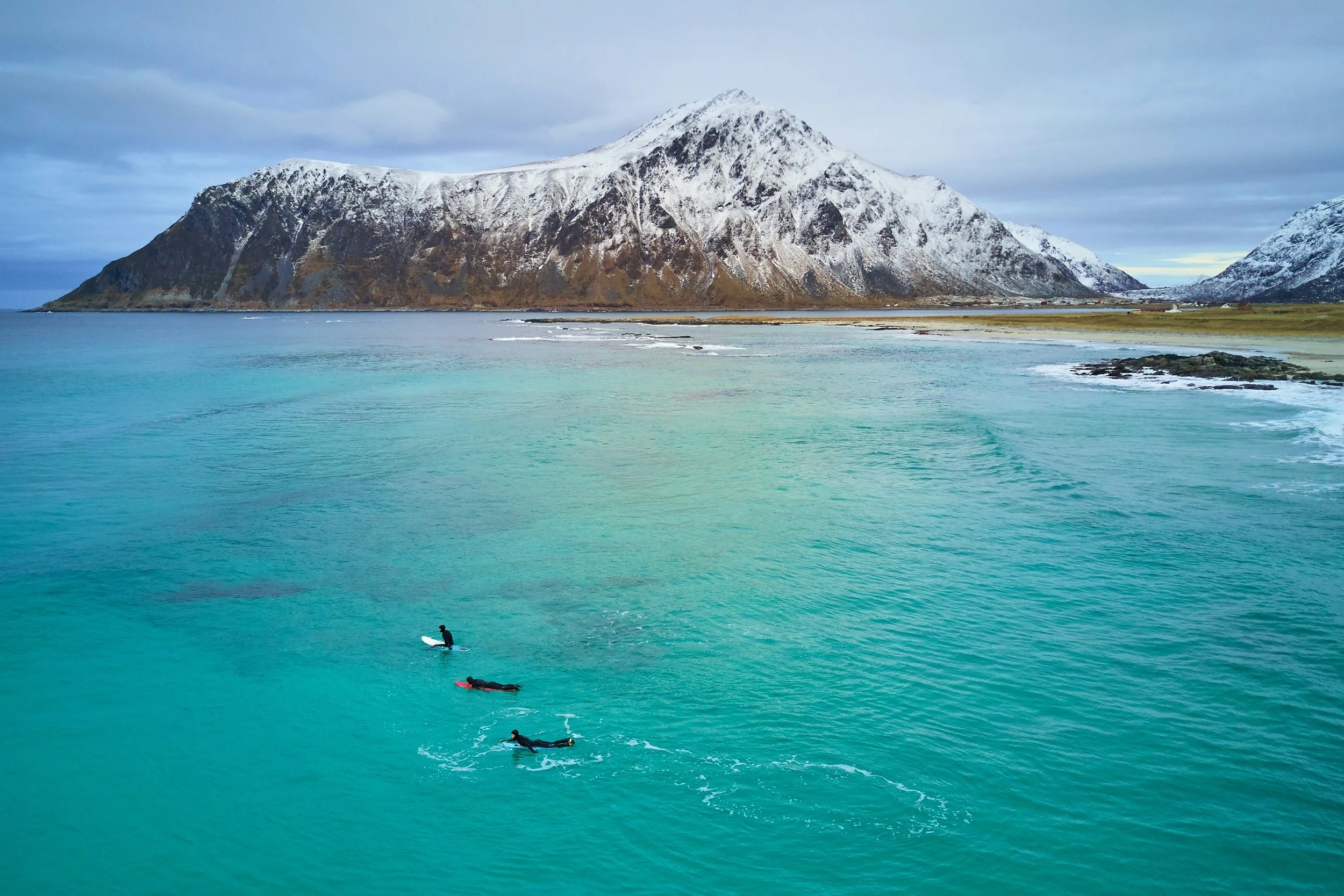 Arctic surfing in Vesteralen, Northern Norway, at cozy Arctic retreat Ringstad Sjohus.