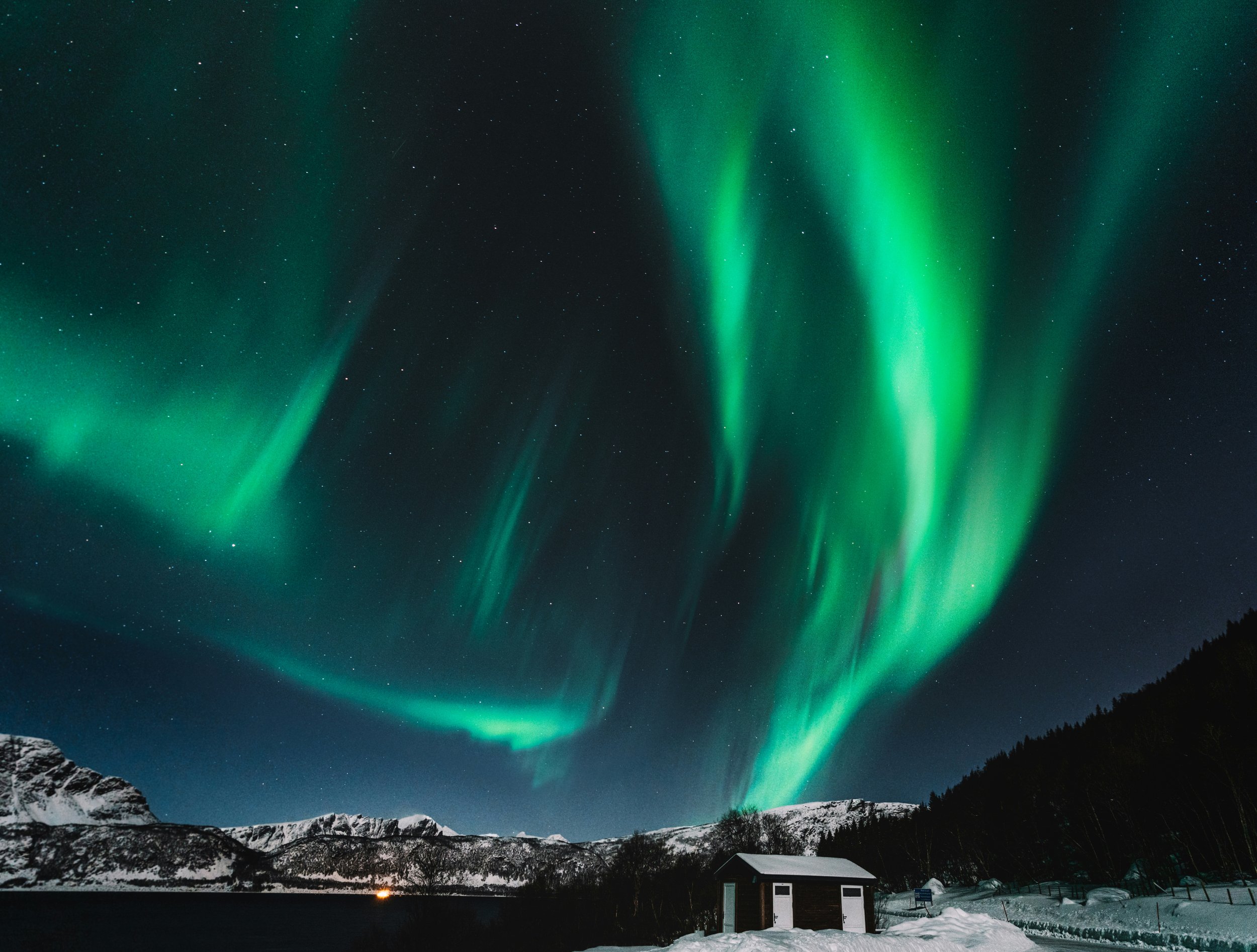 Northern lights from Ringstad Sjohus in Northern Norway, Vesteralen, Arctic cozy cabin retreat and getaway.