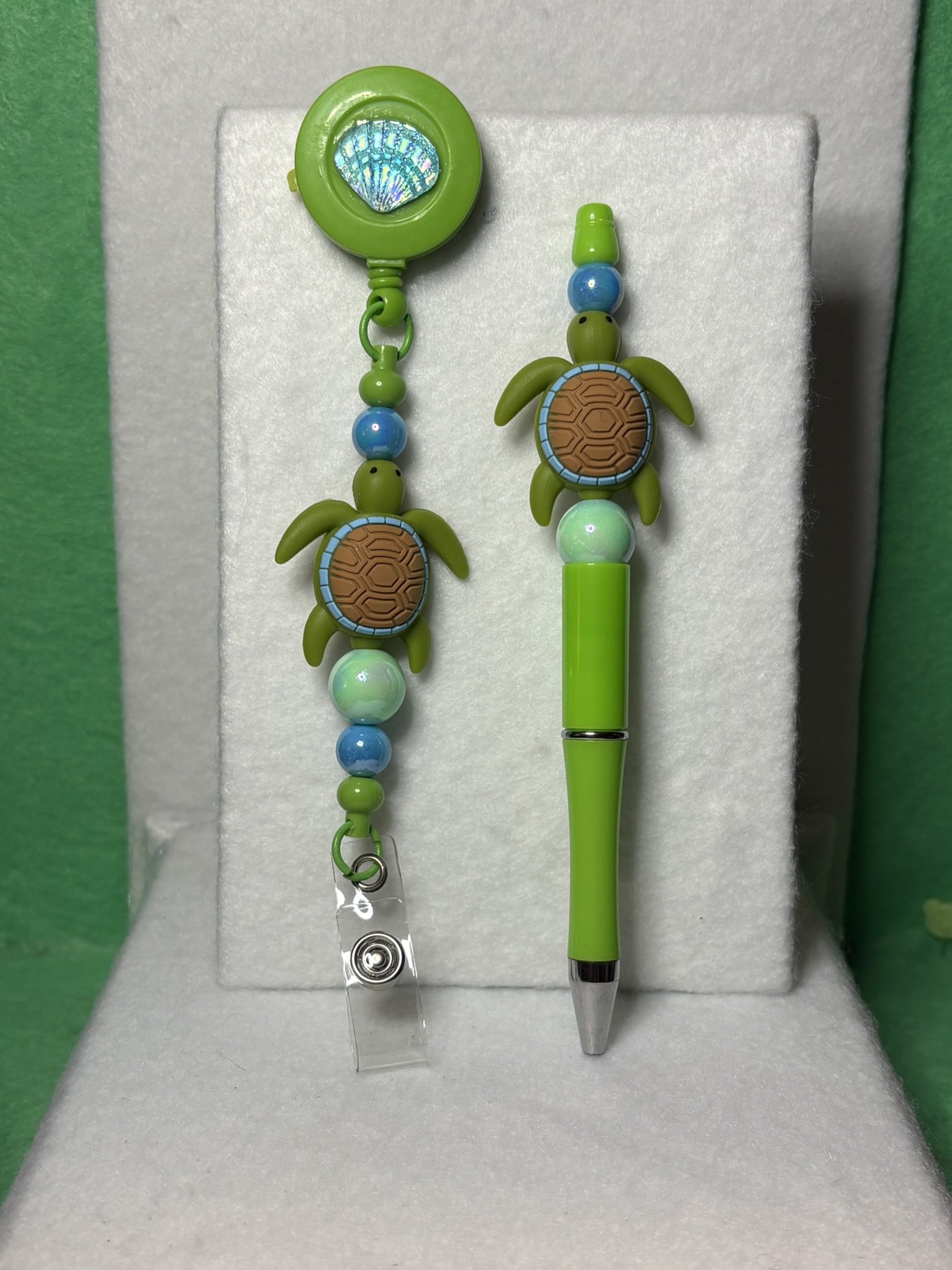 Shell-a-brate Good Times Badge Reel & Pen Set