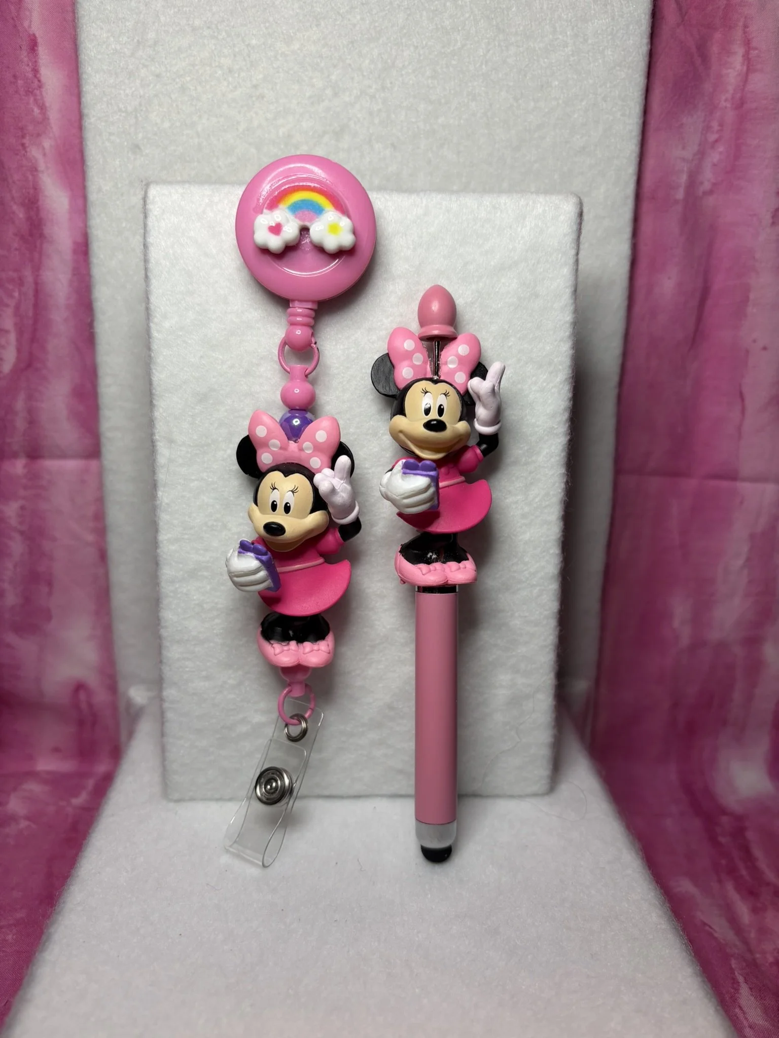 Pretty In Pink Minnie Mouse Badge Reel & Stylus Pen Set