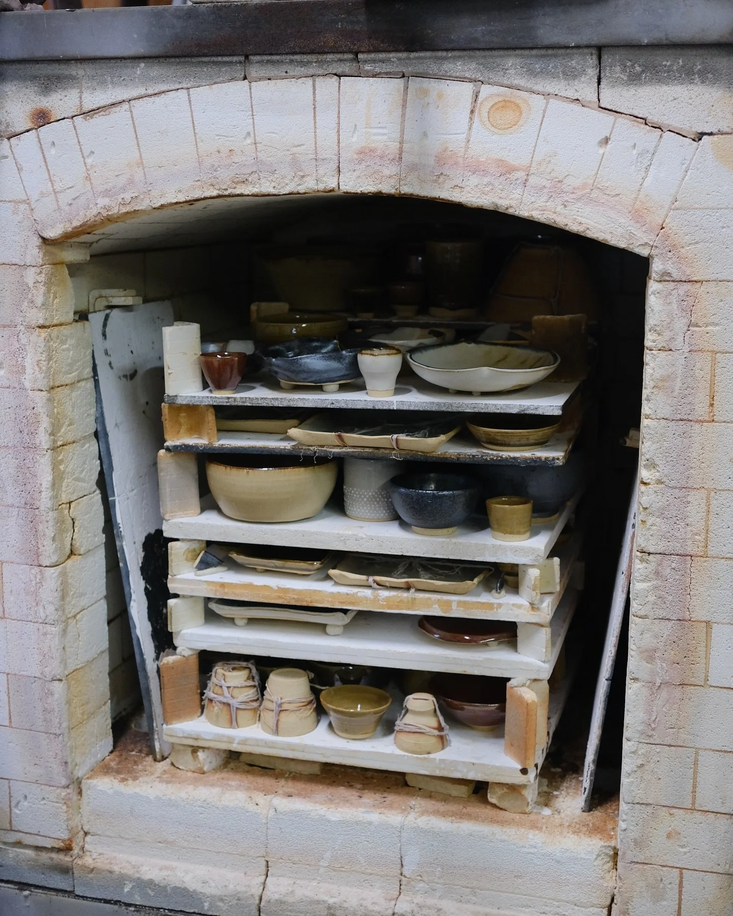 The last step - unloading.

With heightened excitement and anticipation we opened the kiln, hoping that everything made it through the final firing. The relief that I felt when all of my pieces came out with no cracks. 

As our time in Tajimi came to