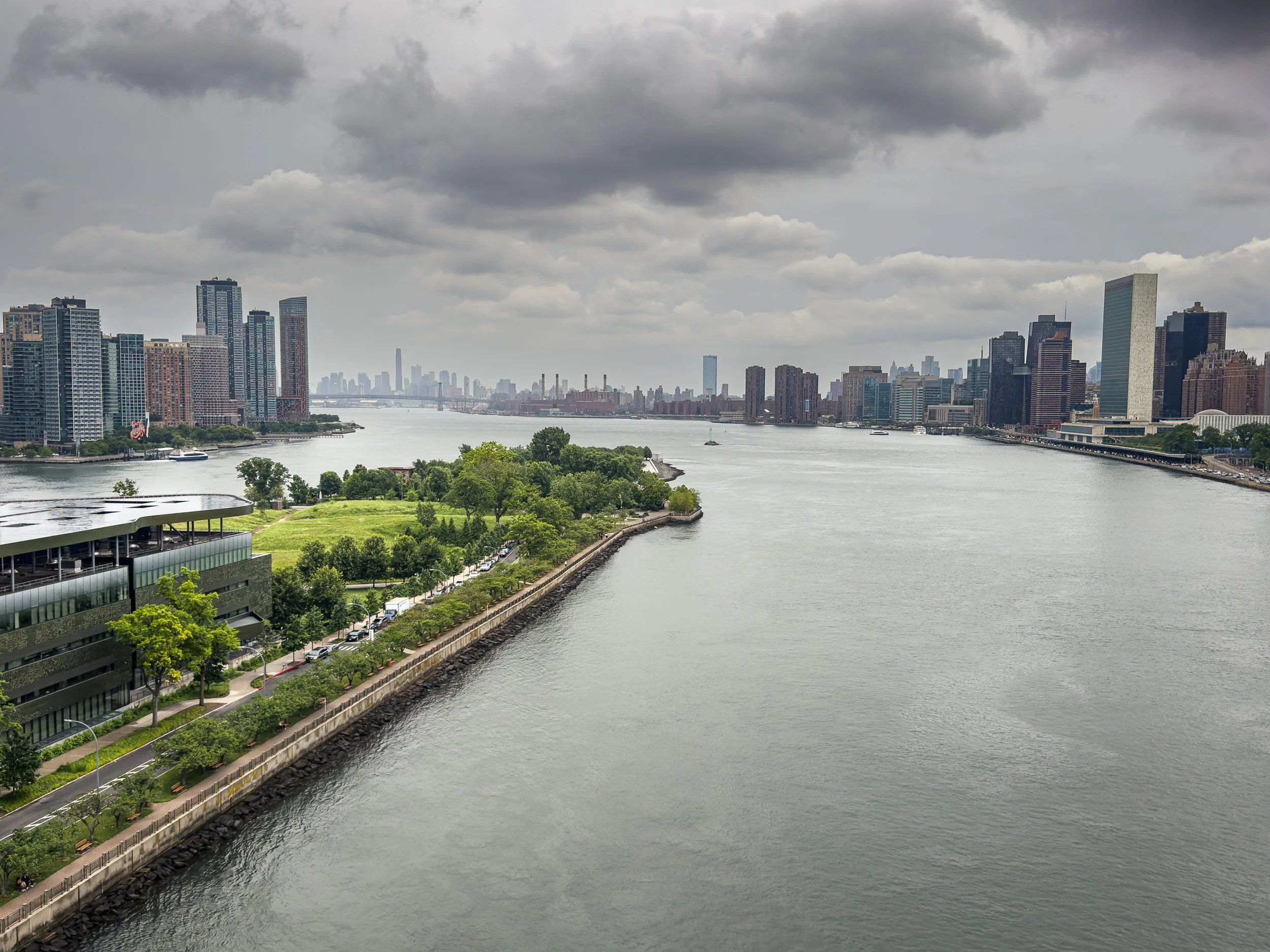 Seen from above the river, Roosevelt Island’s unusual geography becomes obvious: a narrow strip of land squeezed between Manhattan and Queens. It is roughly two miles long but never more than about 800 feet wide.