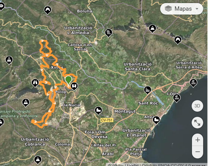 Mapa topográfico de una zona en Cataluña, España, con rutas marcadas en naranja y varios puntos de interés señalados con iconos, incluyendo zonas urbanas, ríos, y parques naturales.