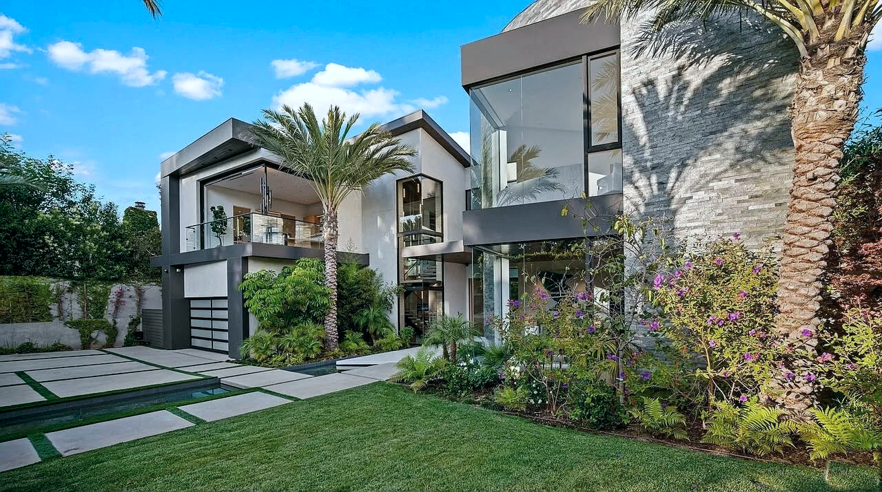 Modern Poolside Retreat