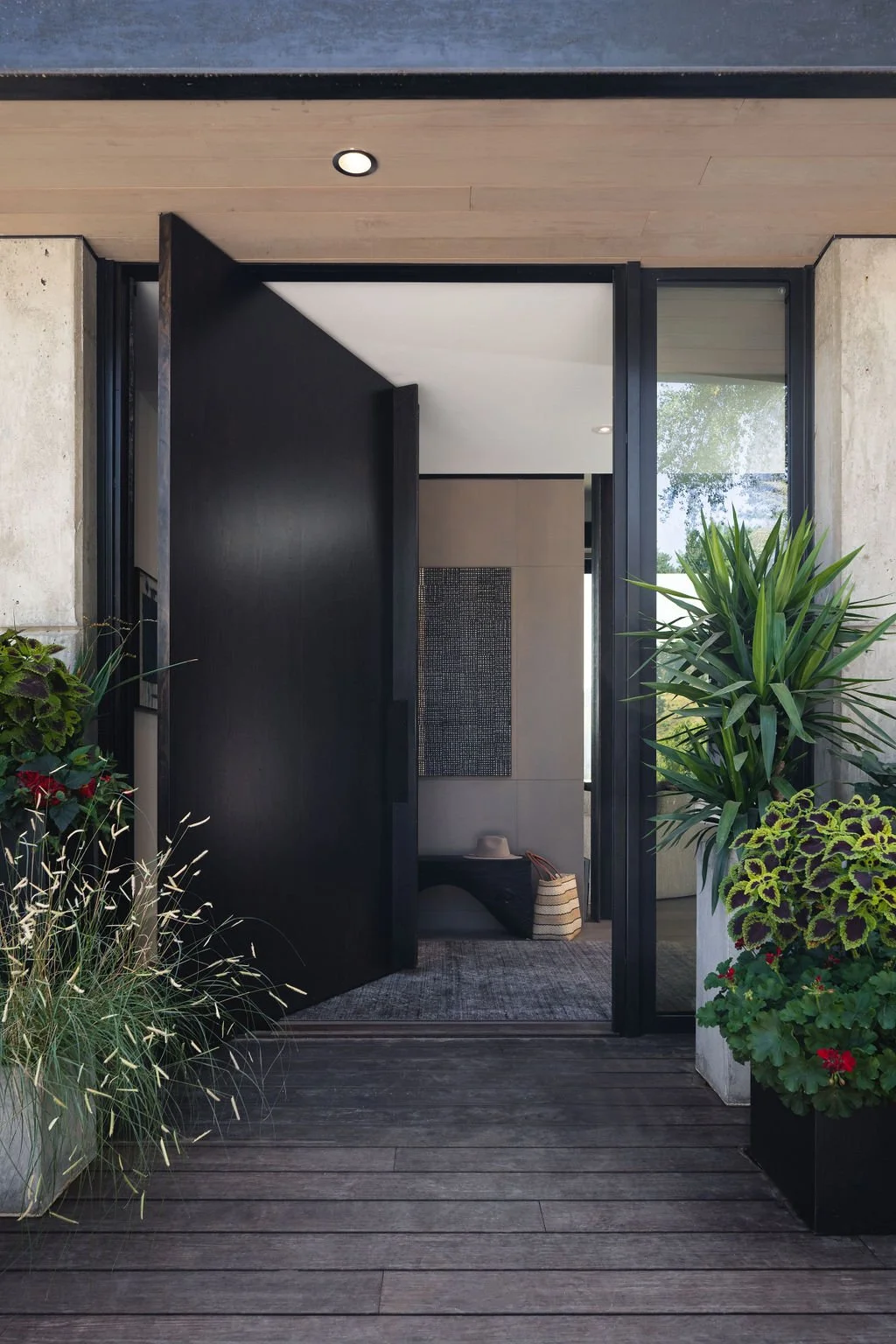 Knollwood-Exterior-Front-Entrance-2.jpg