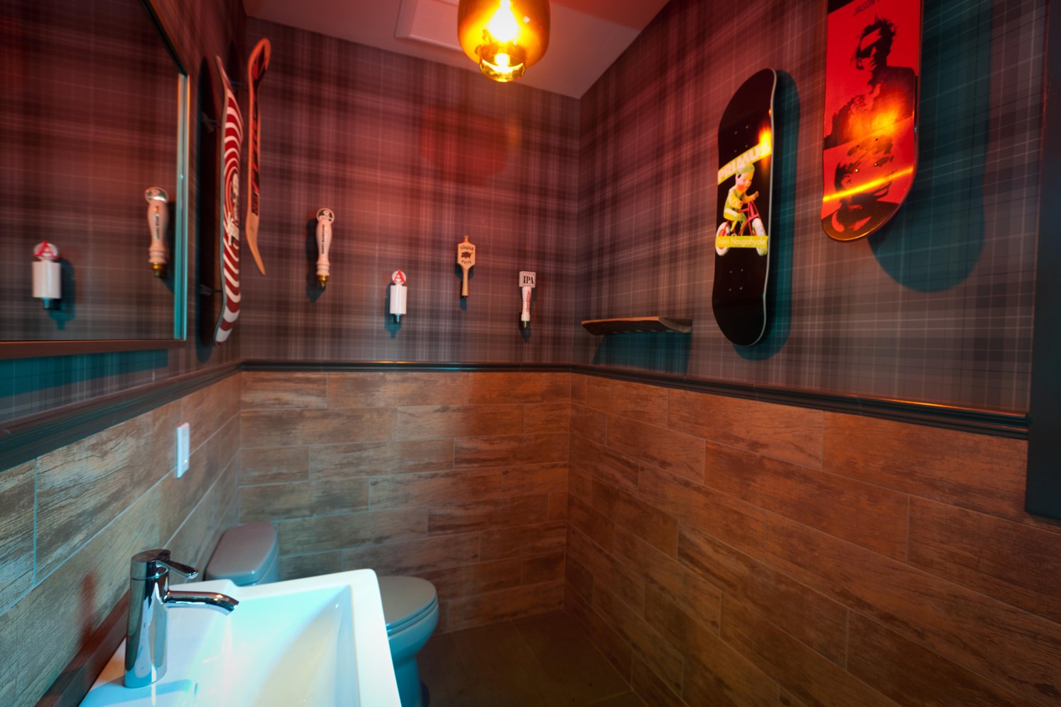 14_upstairs bathroom.jpg