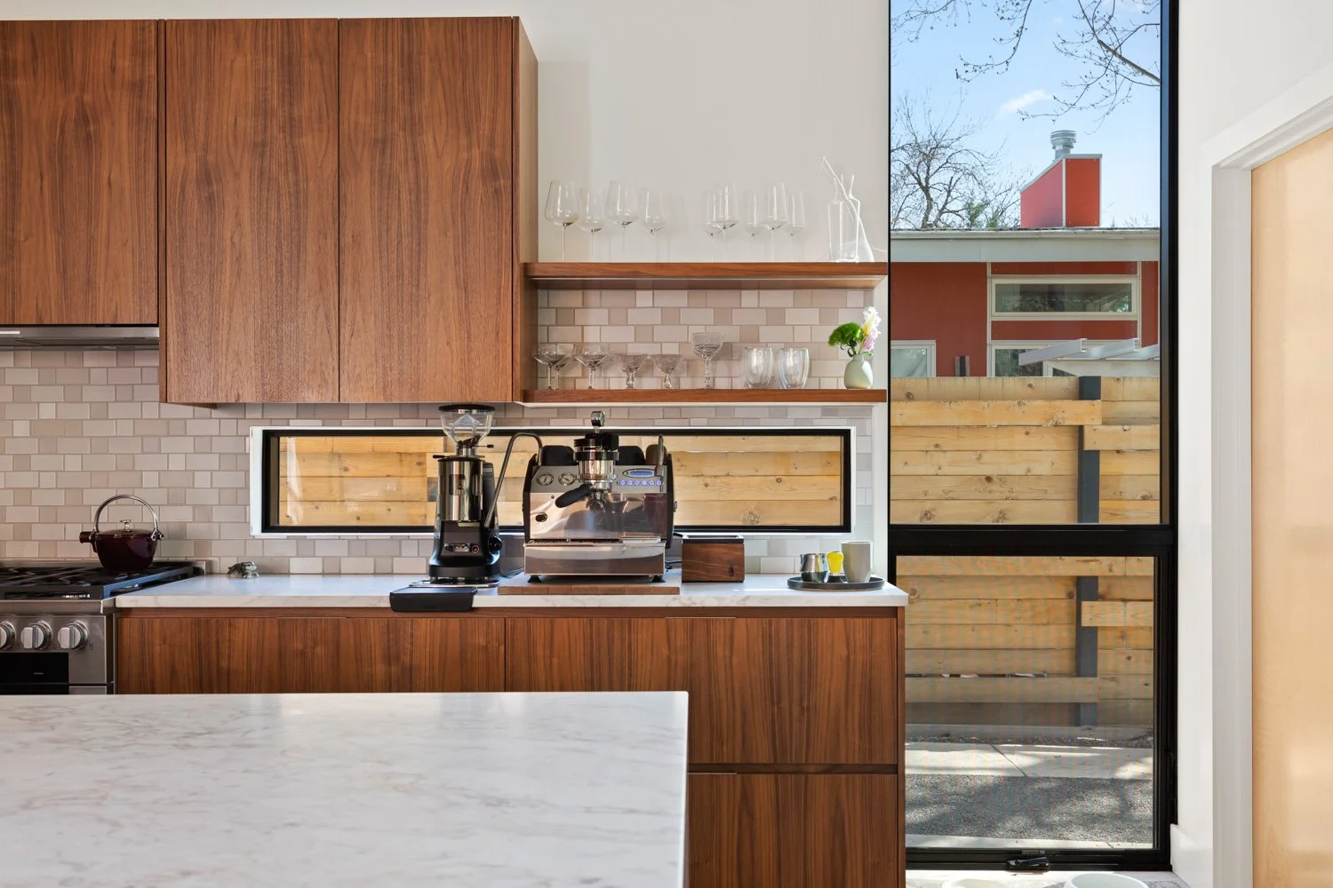018-Kitchen-550-Iris-St-Large.jpg