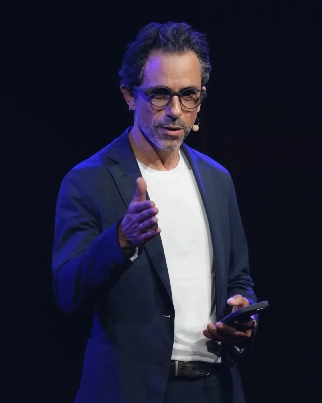 Michel Levy Provençal lors d'une présentation ou d'un discours.