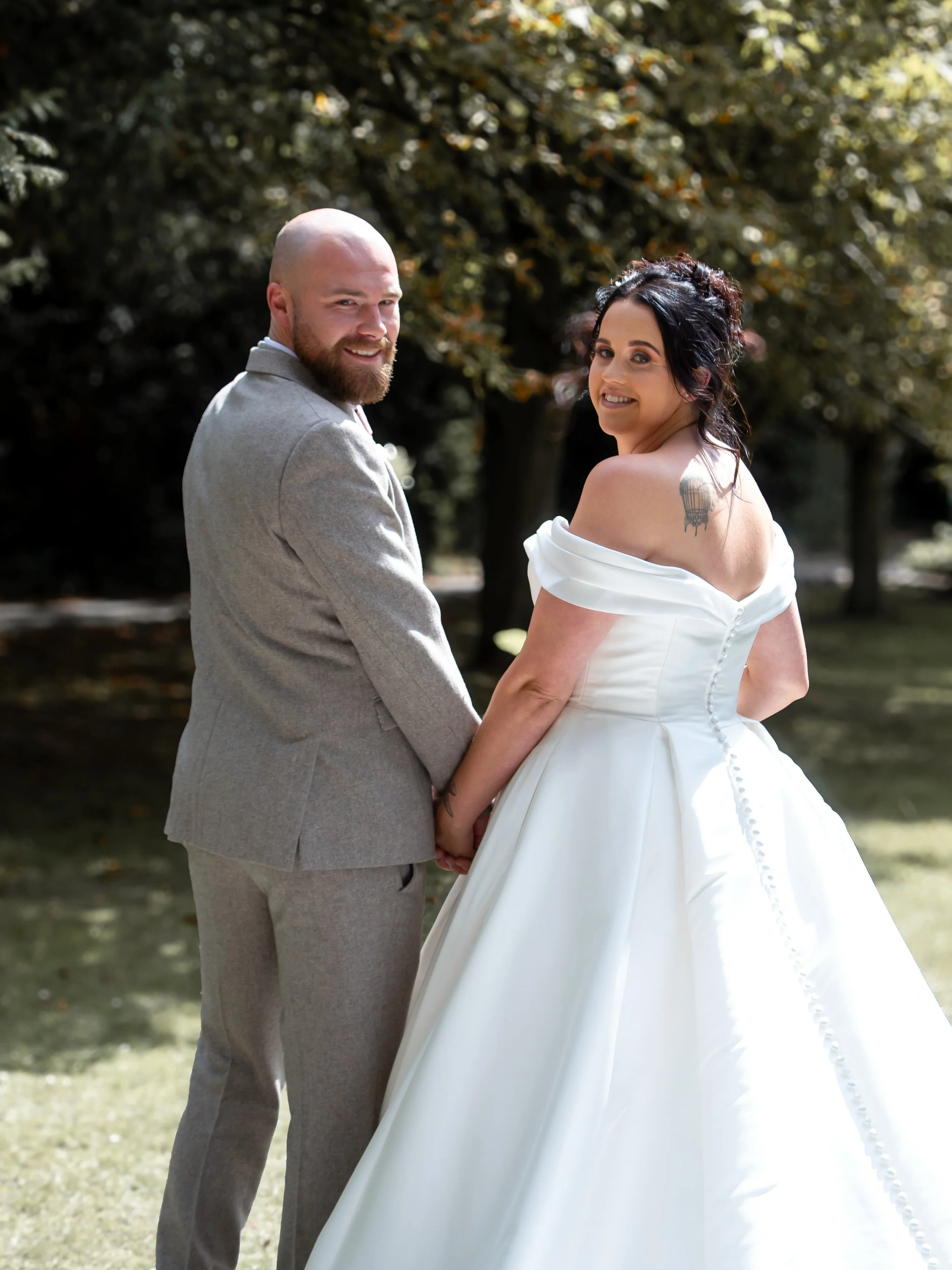 That &lsquo;we just got married glow&rsquo; ✨

Jon &amp; Ella&hellip; one of my absolute favourites💗
And just like that, they&rsquo;ve already celebrated their first anniversary&hellip; where does the time go?! 🥺🤍

#leicestershireweddingphotograph