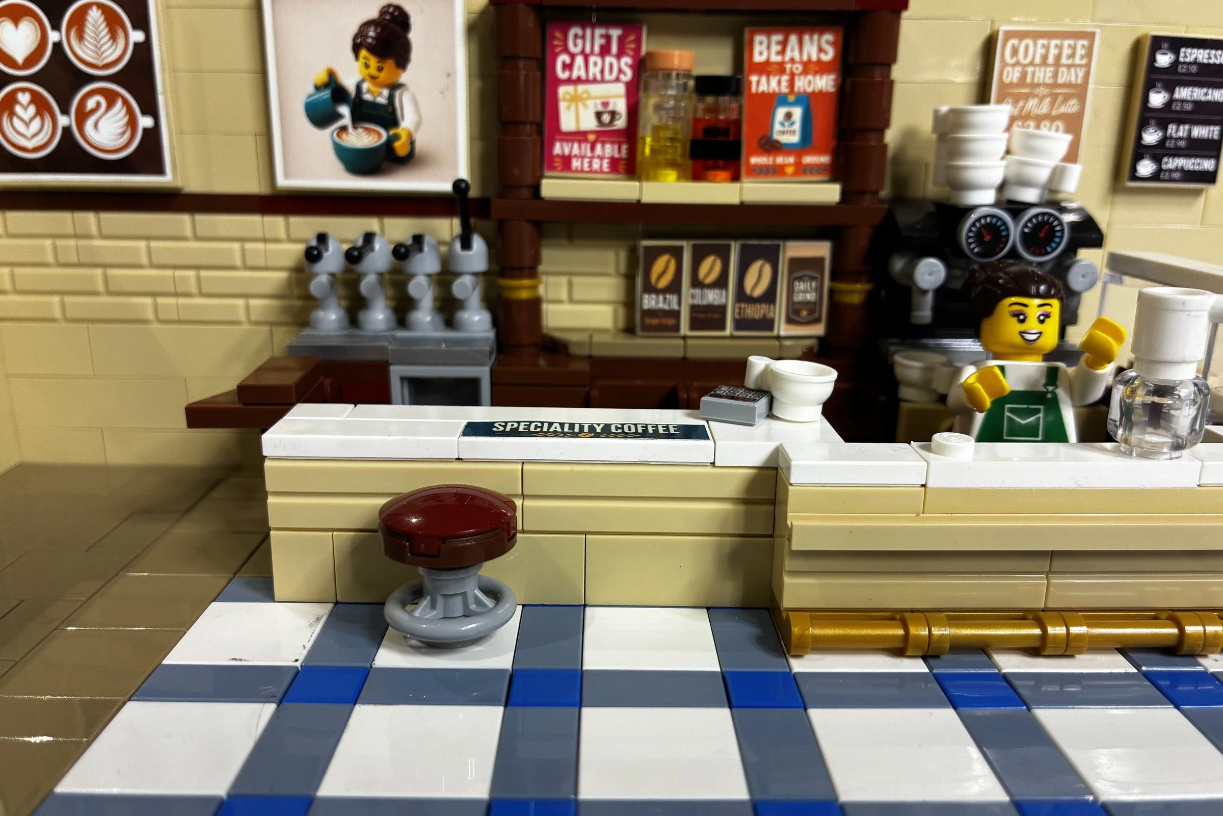 Five details that make a LEGO modular café look real