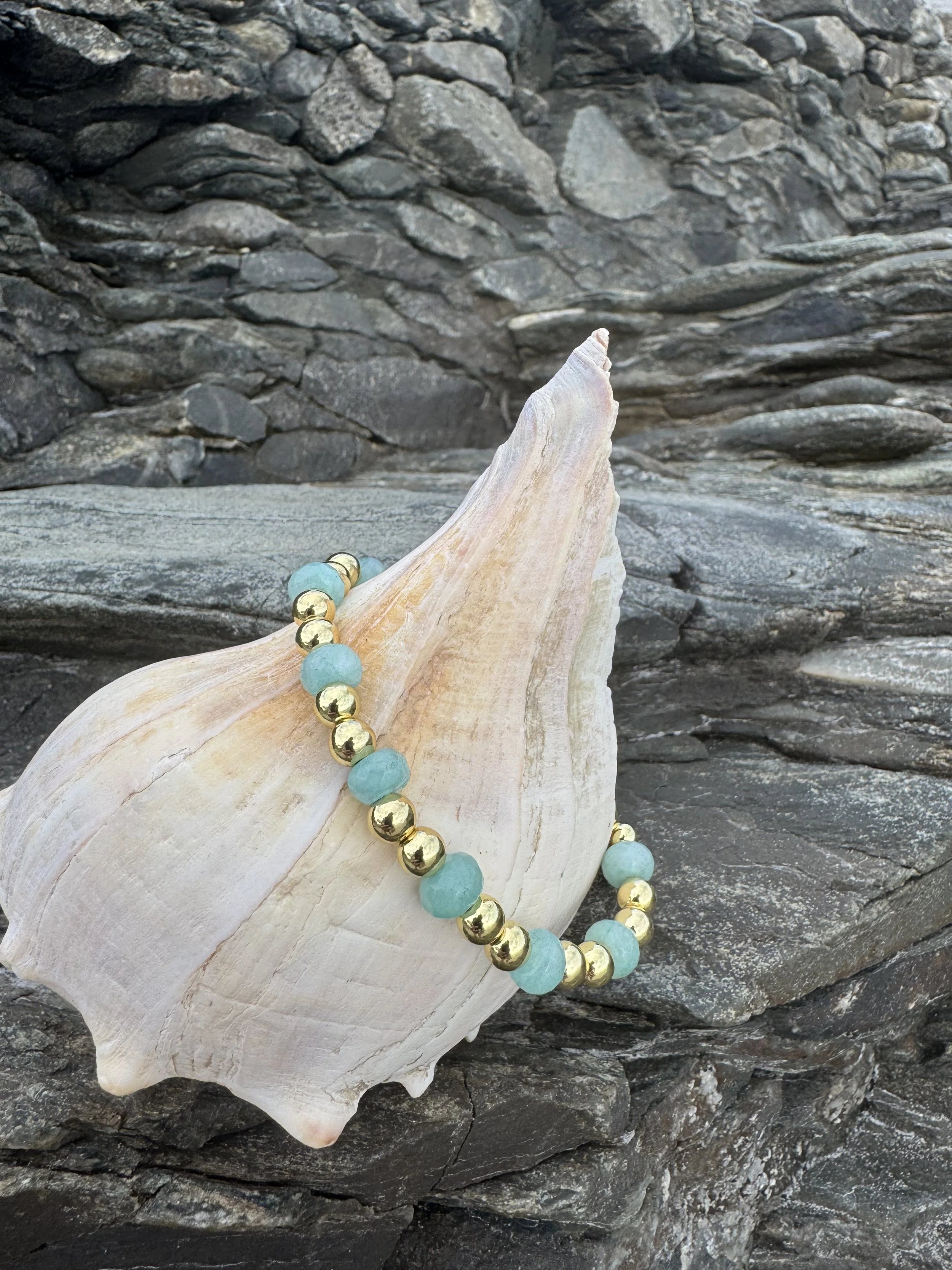 Elegant Aquamarine and Gold-Filled Bead Bracelet