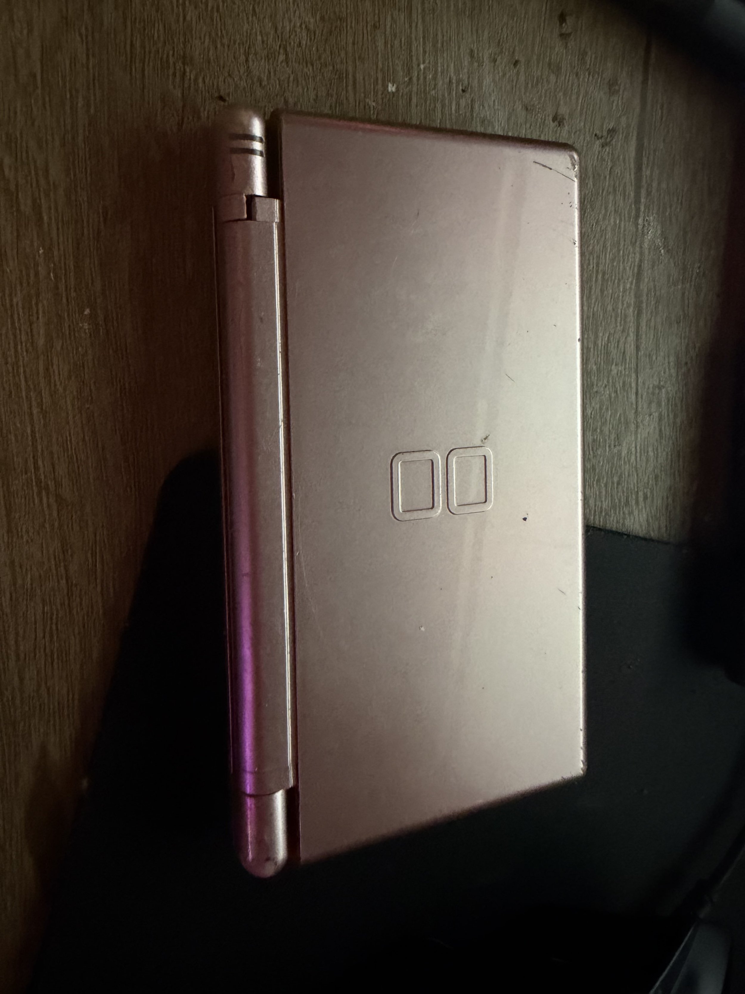 STATUS: In progress



Nintendo DS Lite with a broken bottom screen. Currently waiting on replacement to arrive.