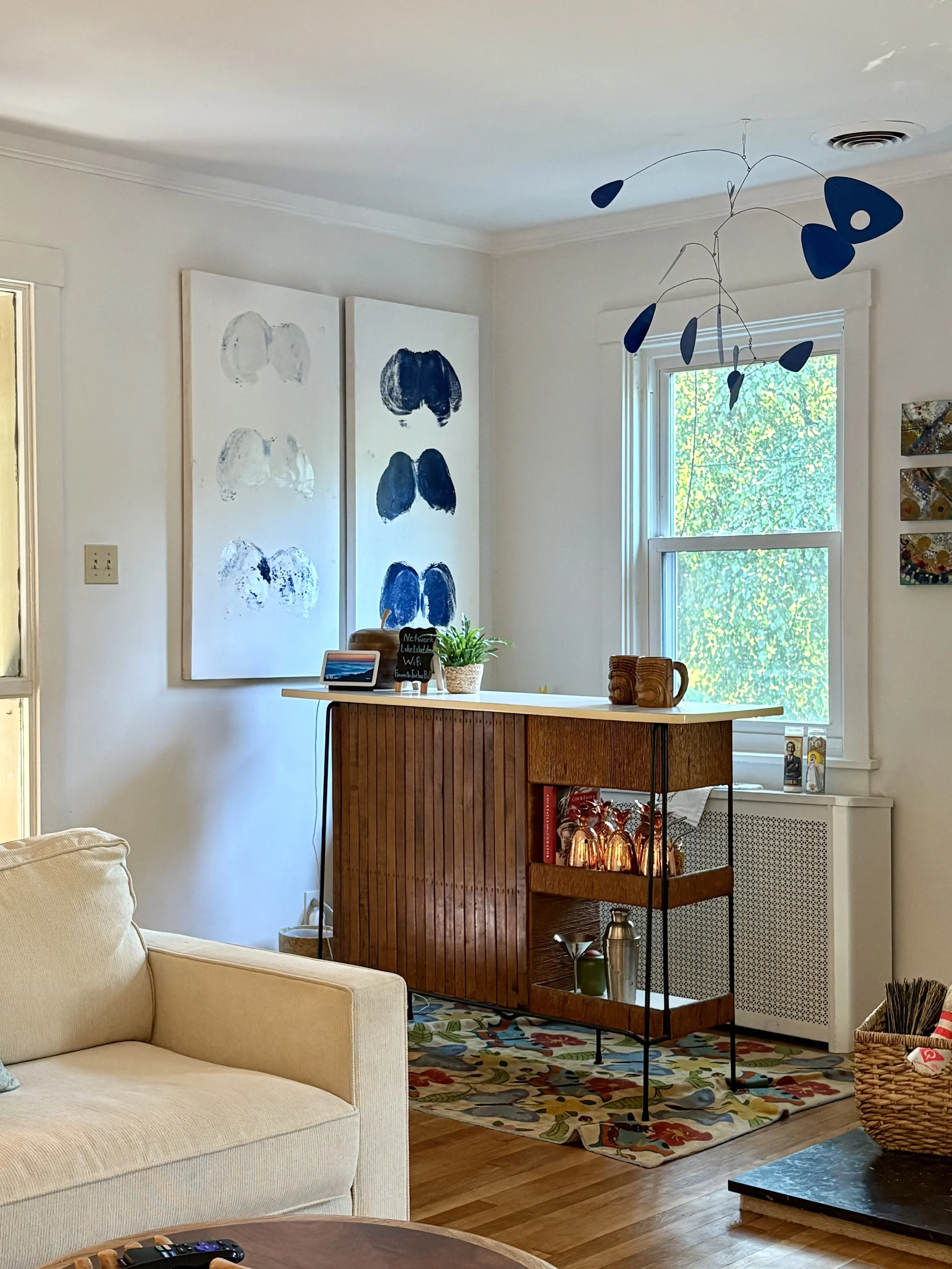 One artist, three homes & a mission to style around the artwork