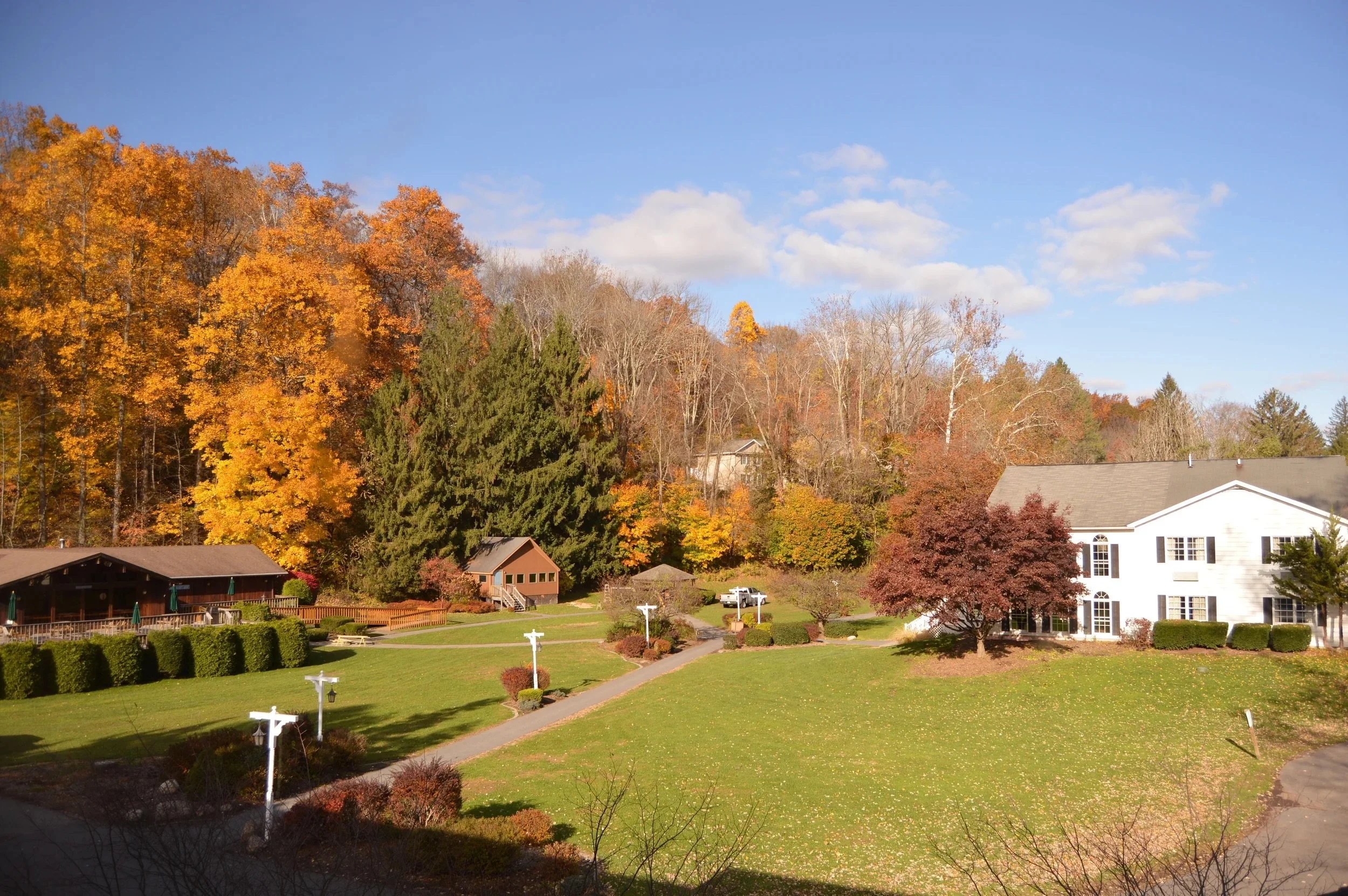 A picture of the Tuscarora Inn campus in autumn.